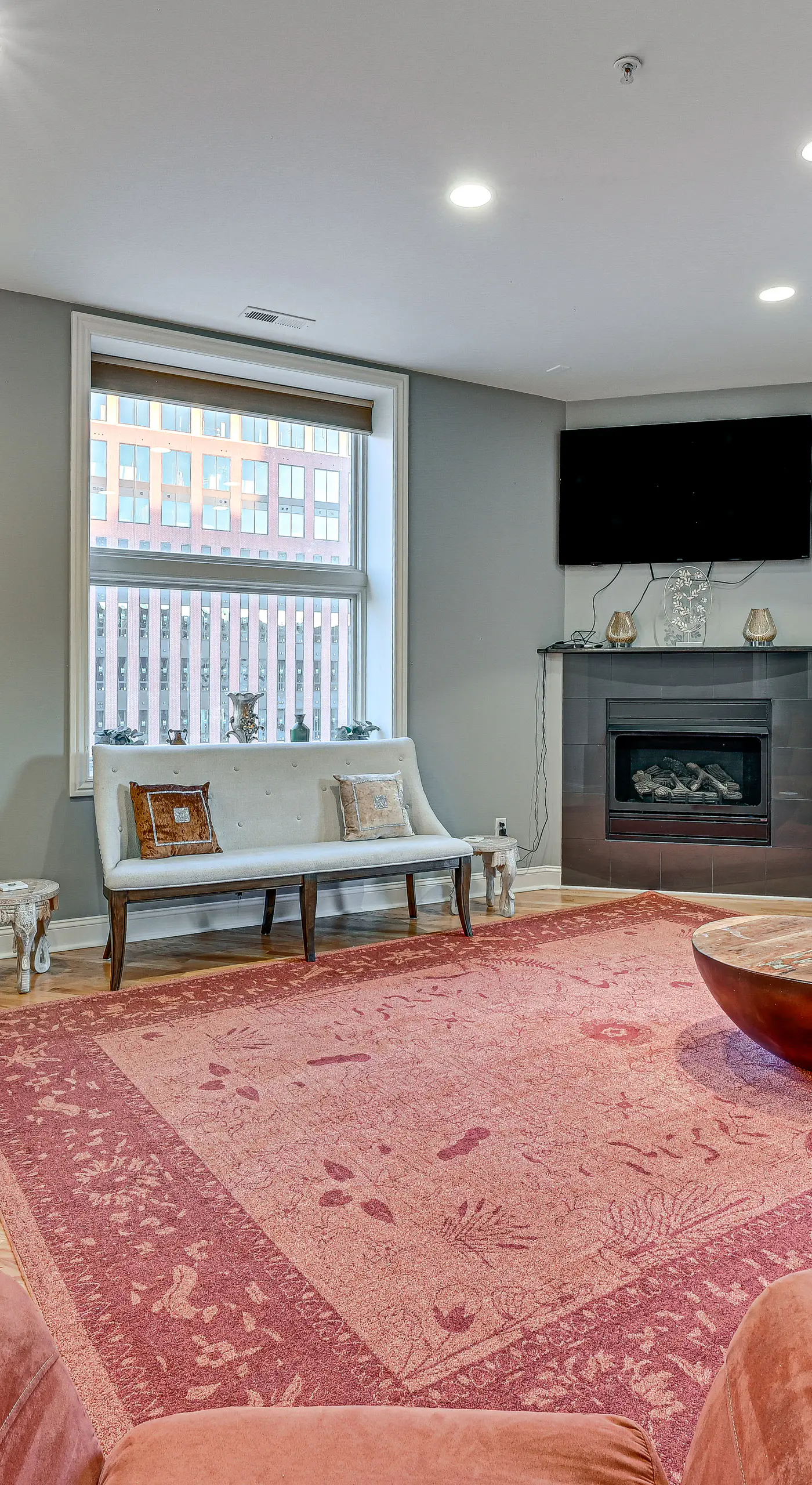 Heart of Dtwn Omaha: Historical Apt w/ Perks