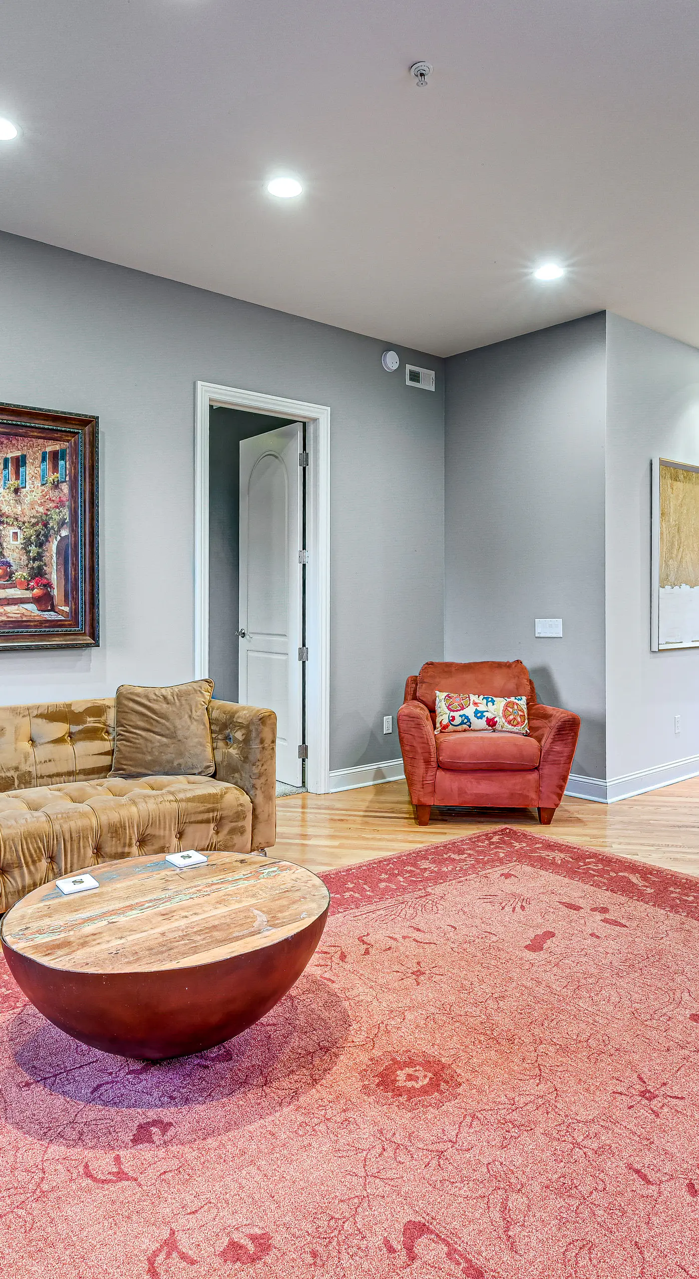 Heart of Dtwn Omaha: Historical Apt w/ Perks