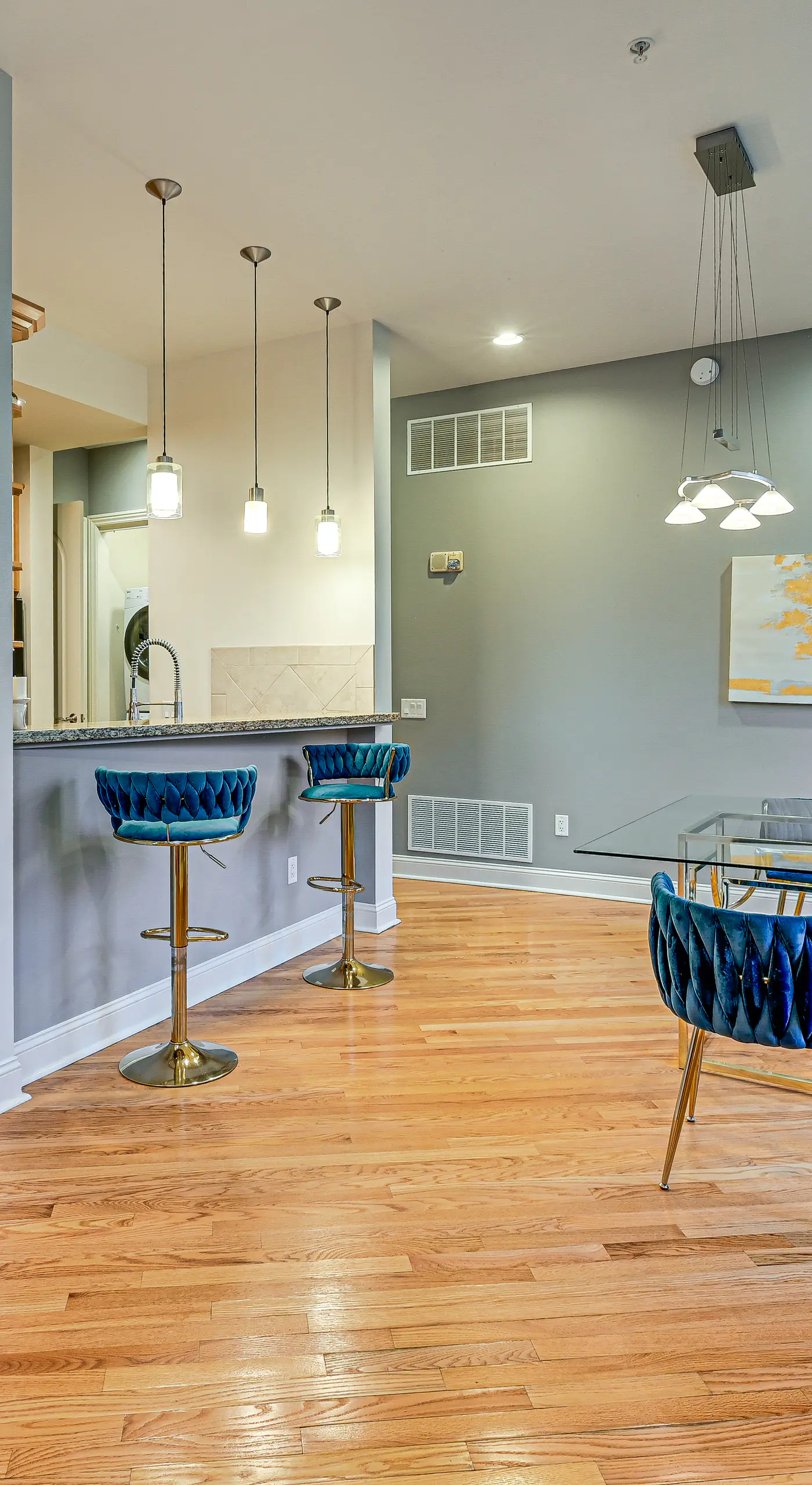 Heart of Dtwn Omaha: Historical Apt w/ Perks