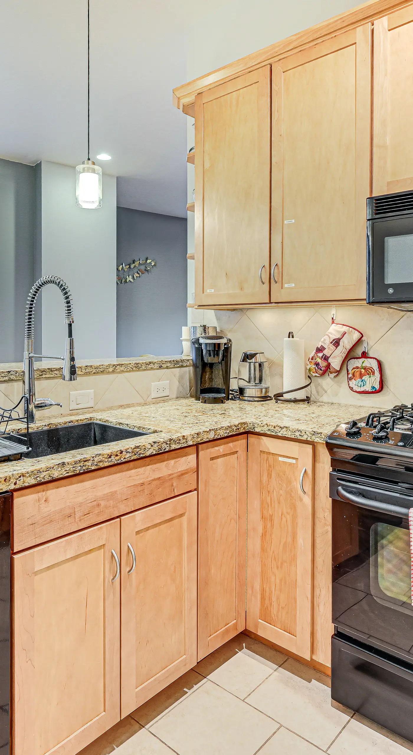 Heart of Dtwn Omaha: Historical Apt w/ Perks