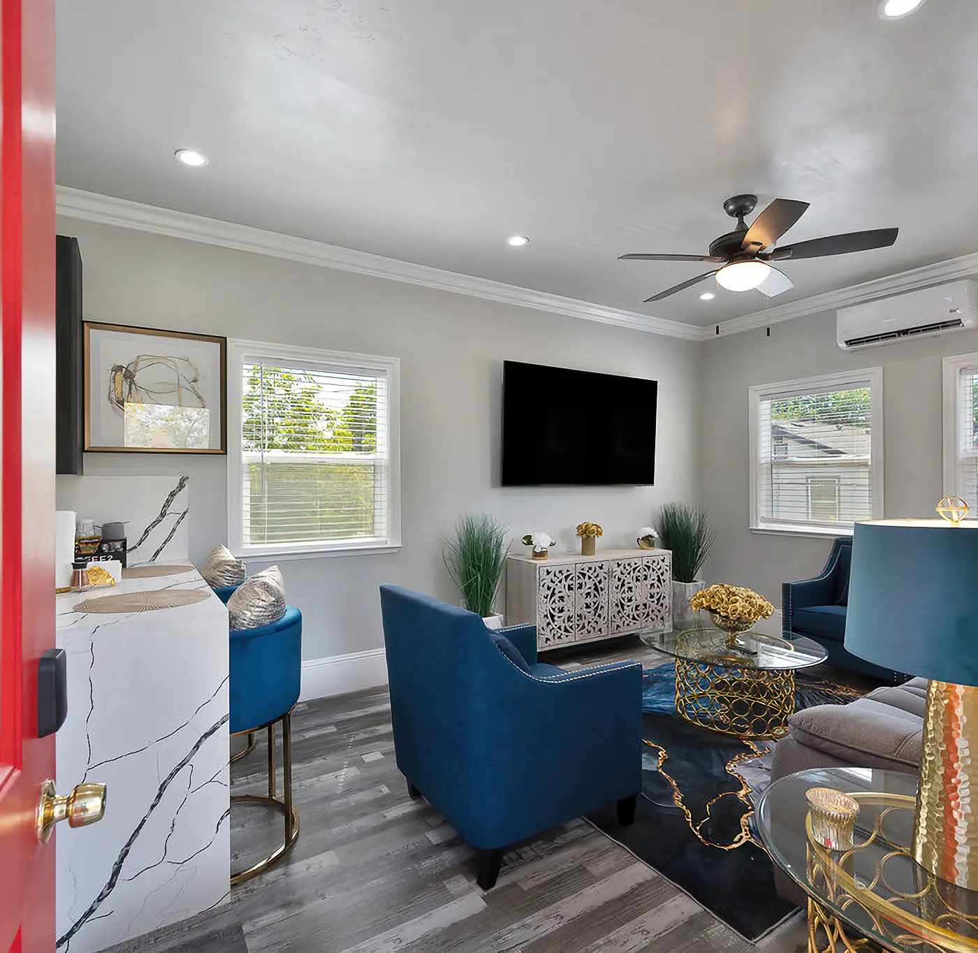 Walk to UC Davis Medical Center! Duplex w/ Patio