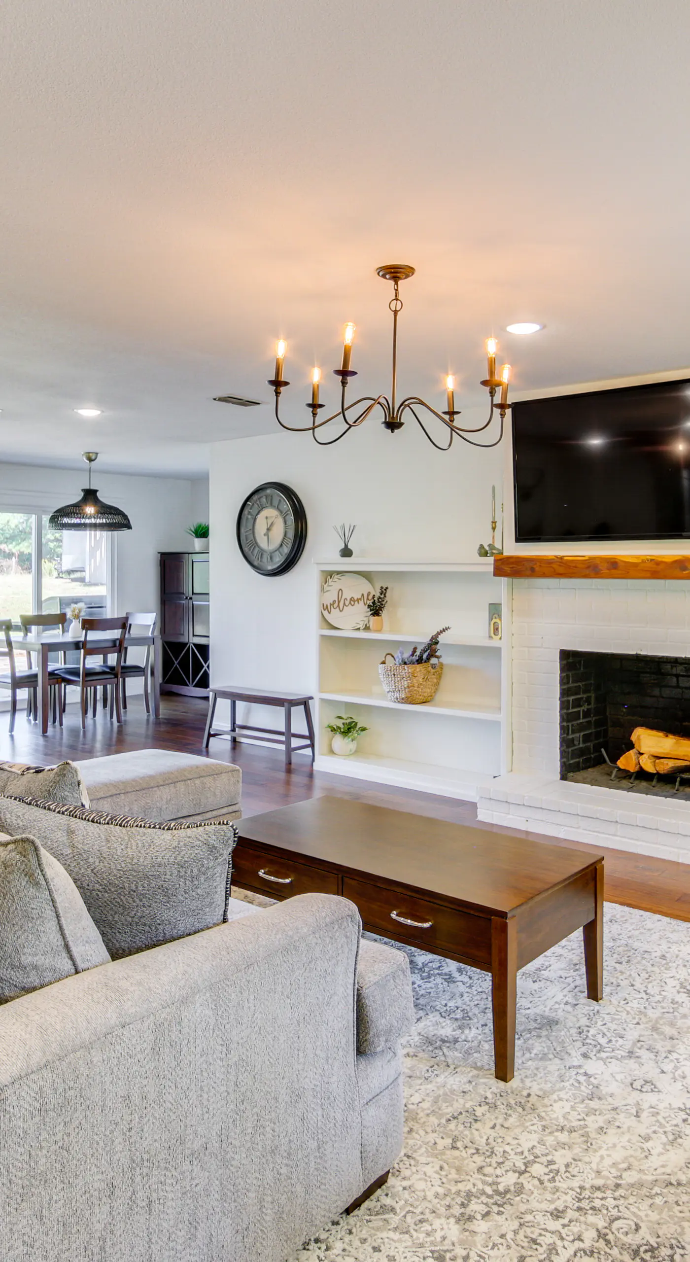 Fire Pit & Grill: Tyler Home on 5 Acres!