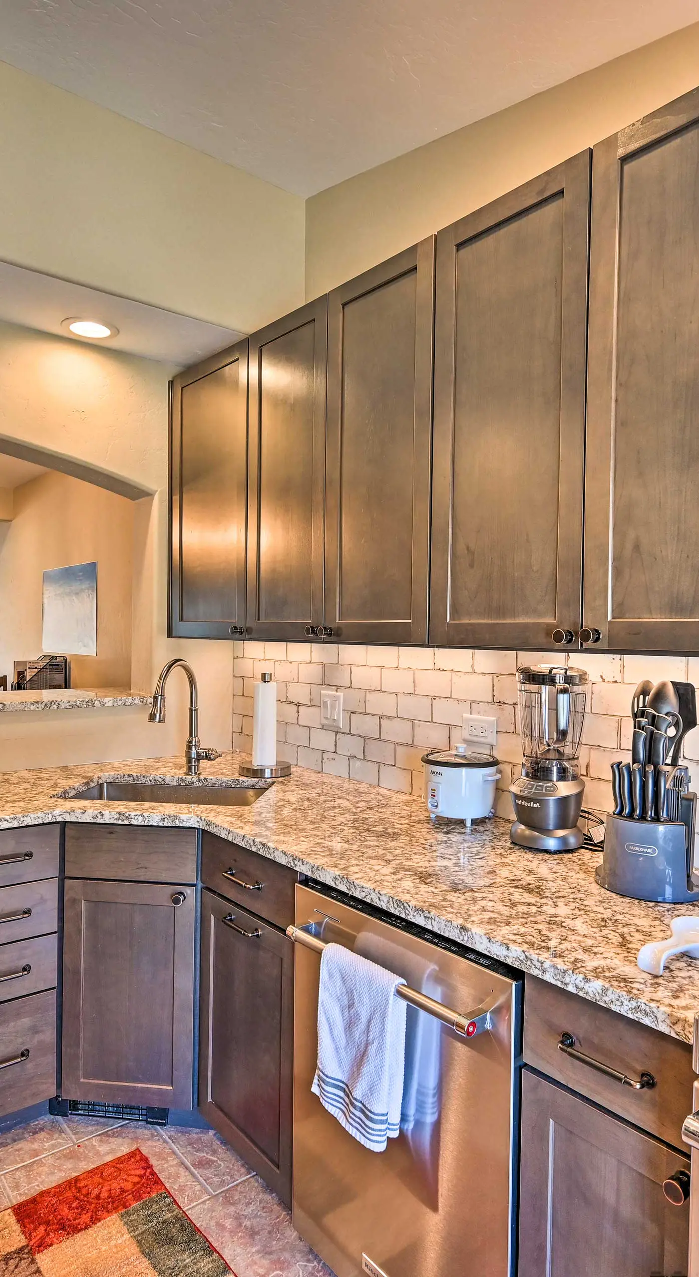 7984: Pet-Friendly Townhome w/ Grill!
