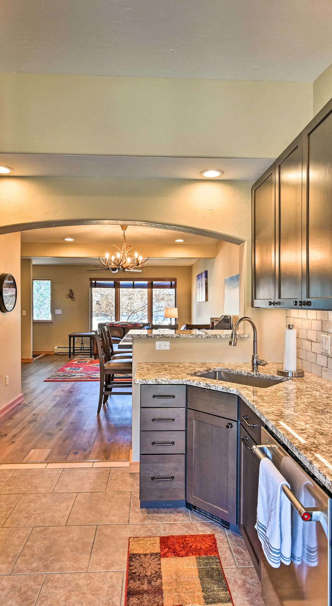 7984: Pet-Friendly Townhome w/ Grill!