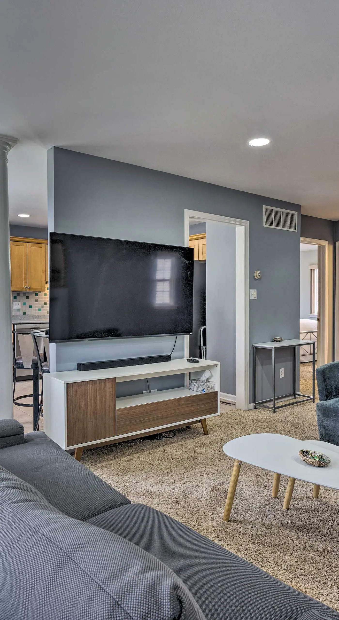 Immaculate Family Townhome - Walk to Beach!