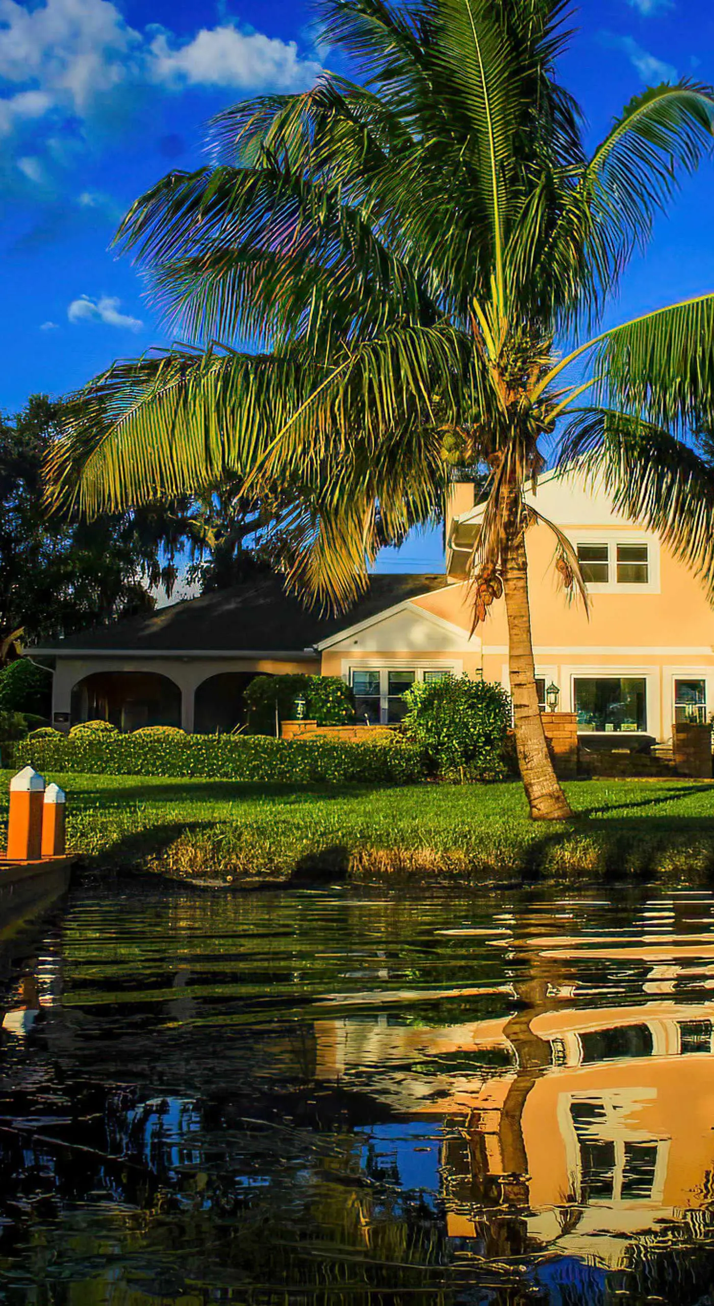 Lakefront Winter Haven Retreat: Hot Tub & Patio!