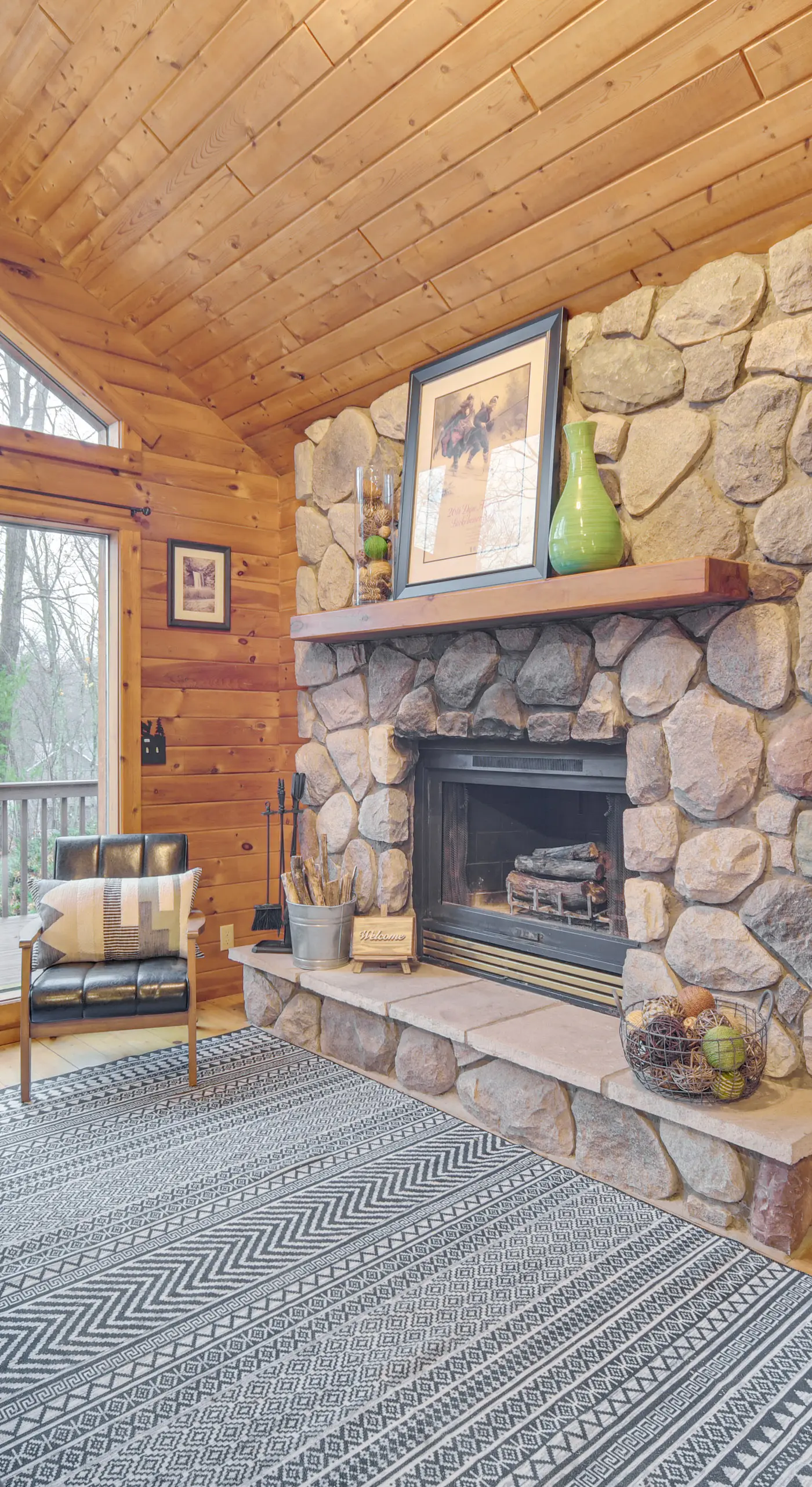 Cozy Wisconsin Cabin w/ Deck, Kayaks & Lake Views!