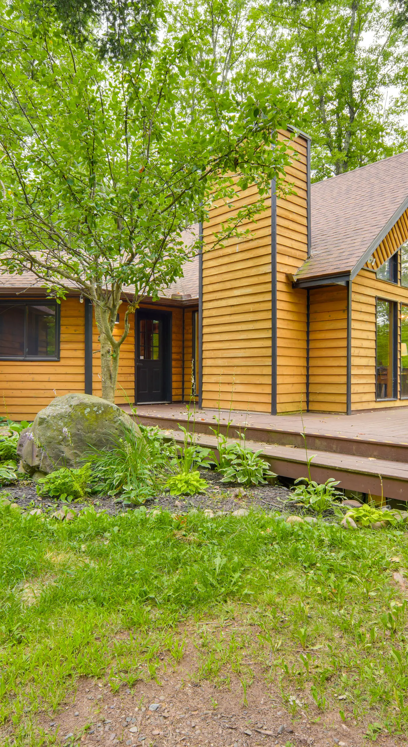 Cozy Wisconsin Cabin w/ Deck, Kayaks & Lake Views!
