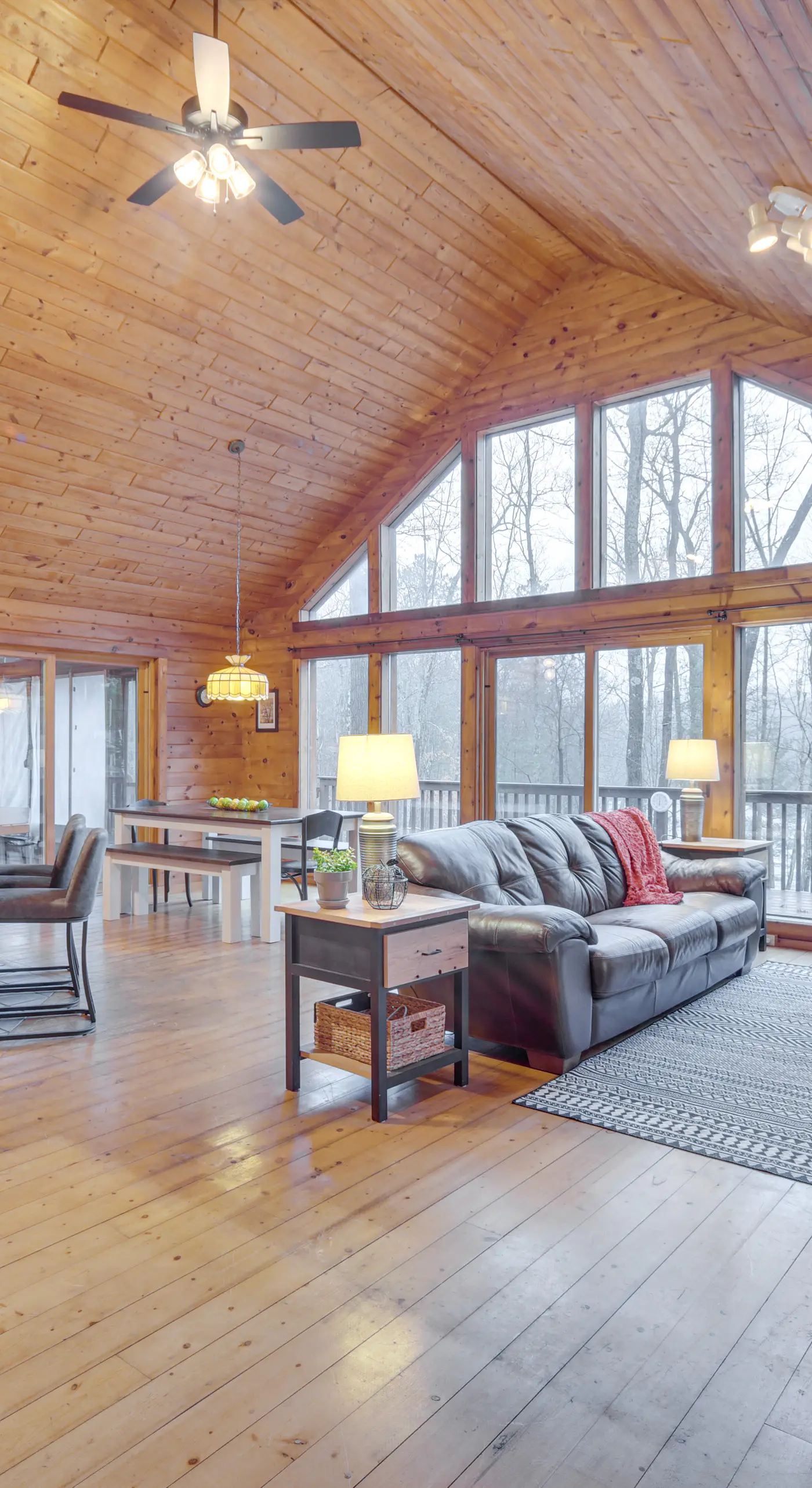 Cozy Wisconsin Cabin w/ Deck, Kayaks & Lake Views!