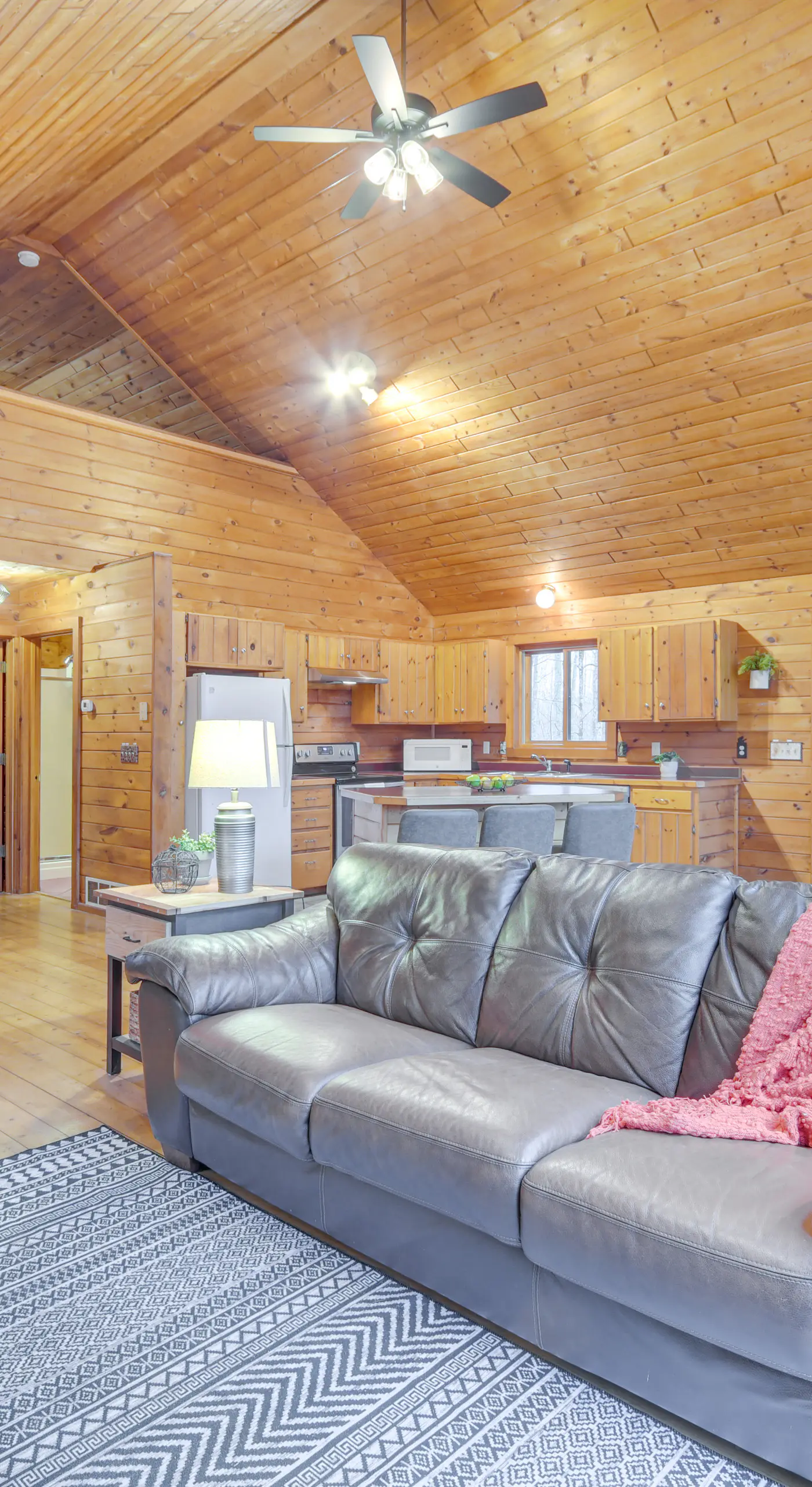 Cozy Wisconsin Cabin w/ Deck, Kayaks & Lake Views!