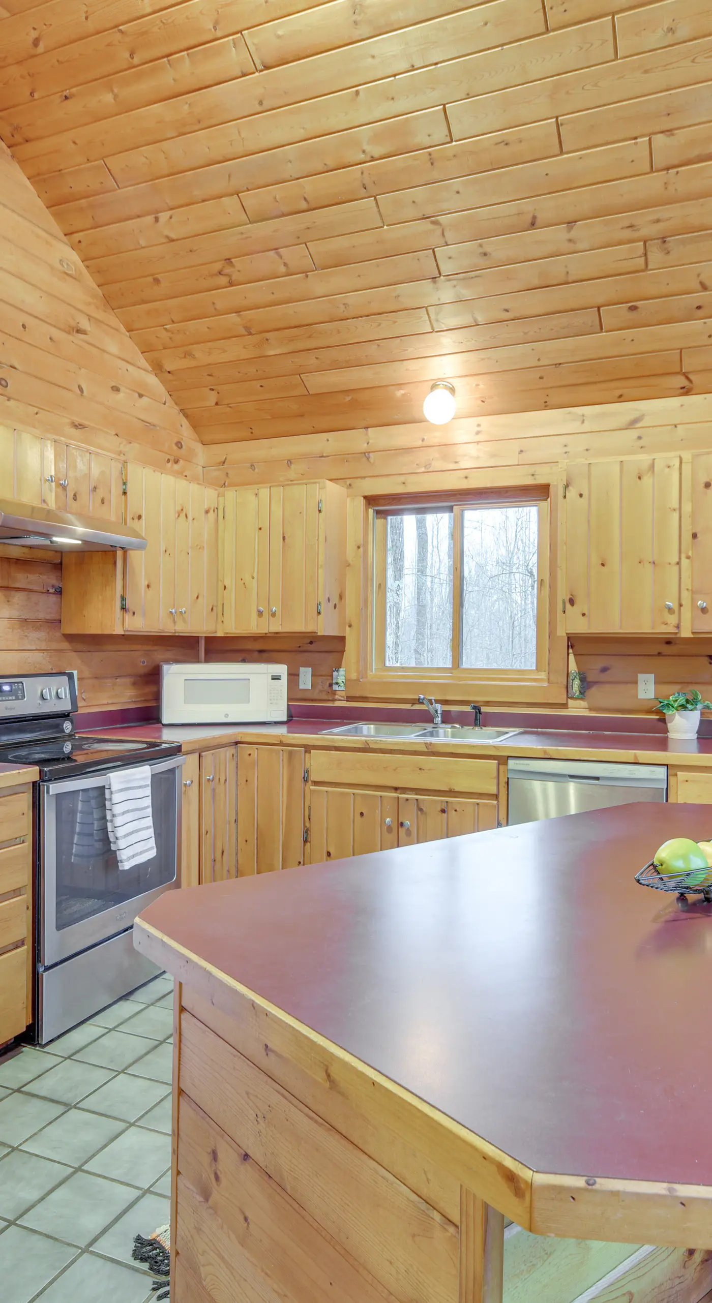 Cozy Wisconsin Cabin w/ Deck, Kayaks & Lake Views!