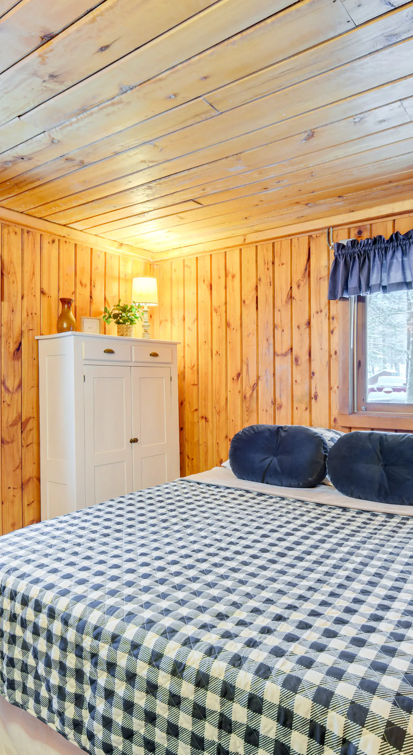 Charming Cabin on Grindstone Lake
