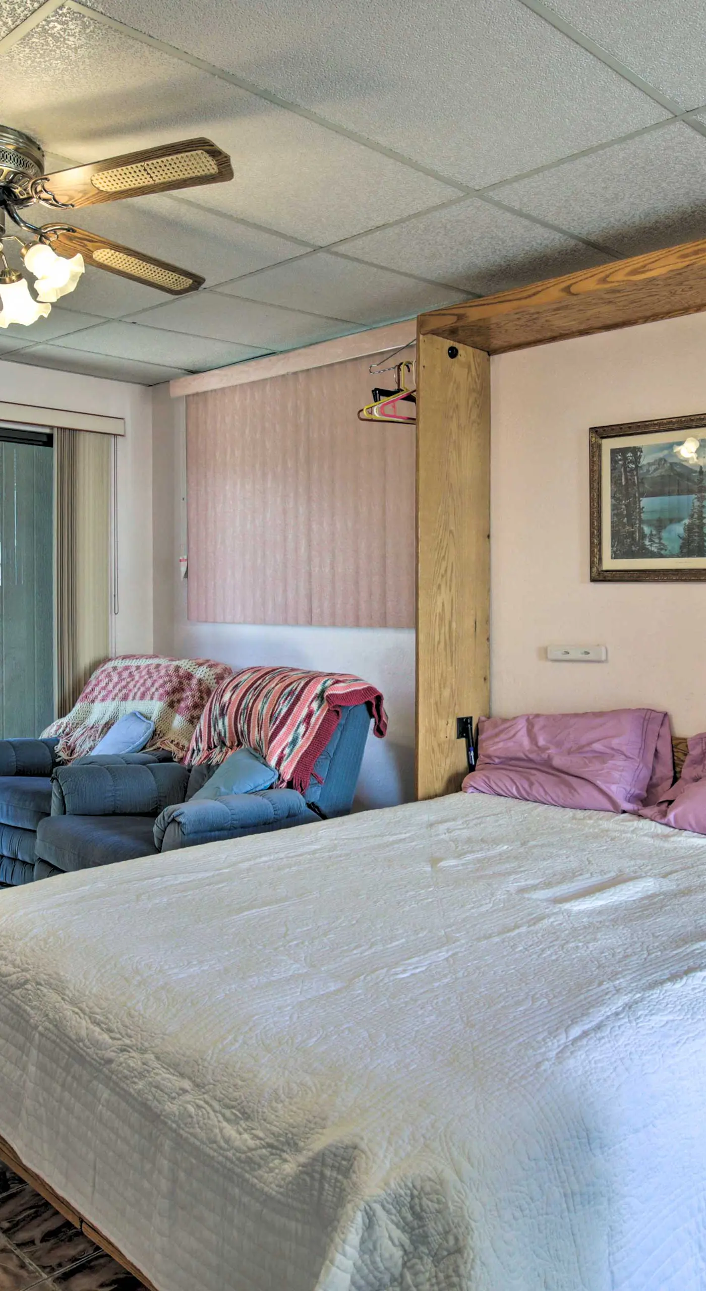Cozy Yuma Retreat w/ Furnished Patio & Grill!