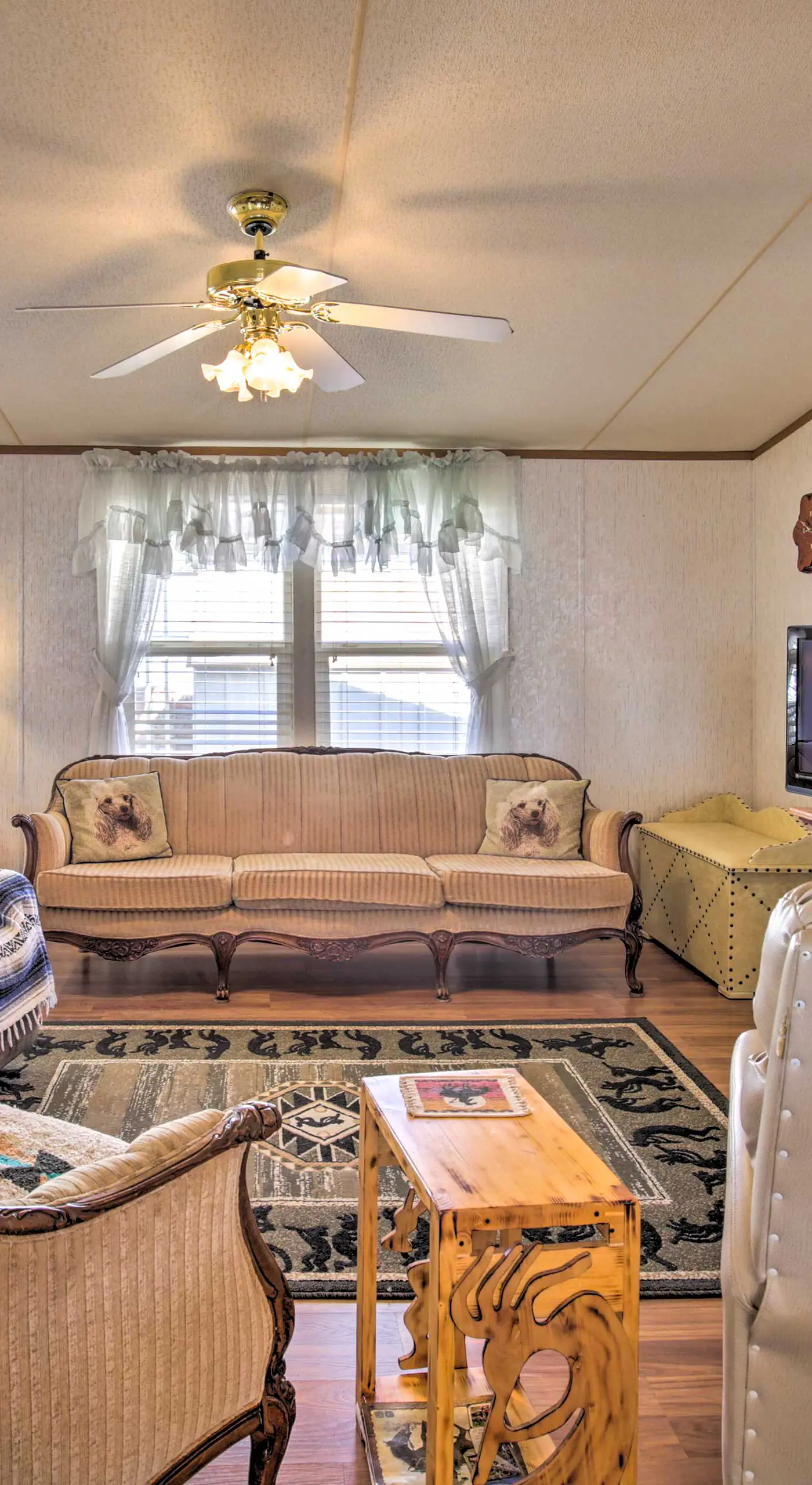Cozy Yuma Retreat w/ Furnished Patio & Grill!