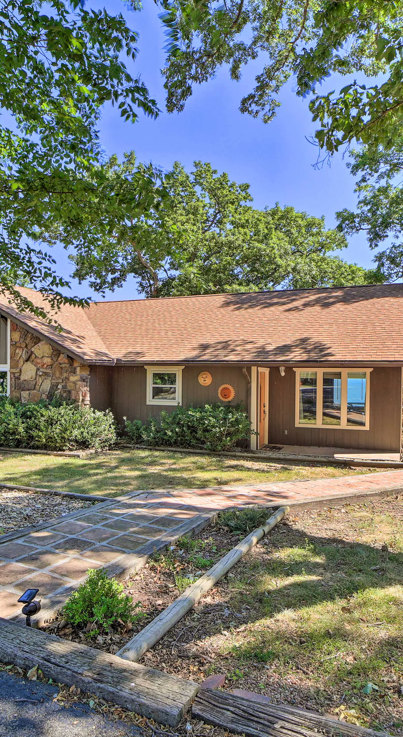 Grand Lake Views + Fire Pit: Monkey Island Home!