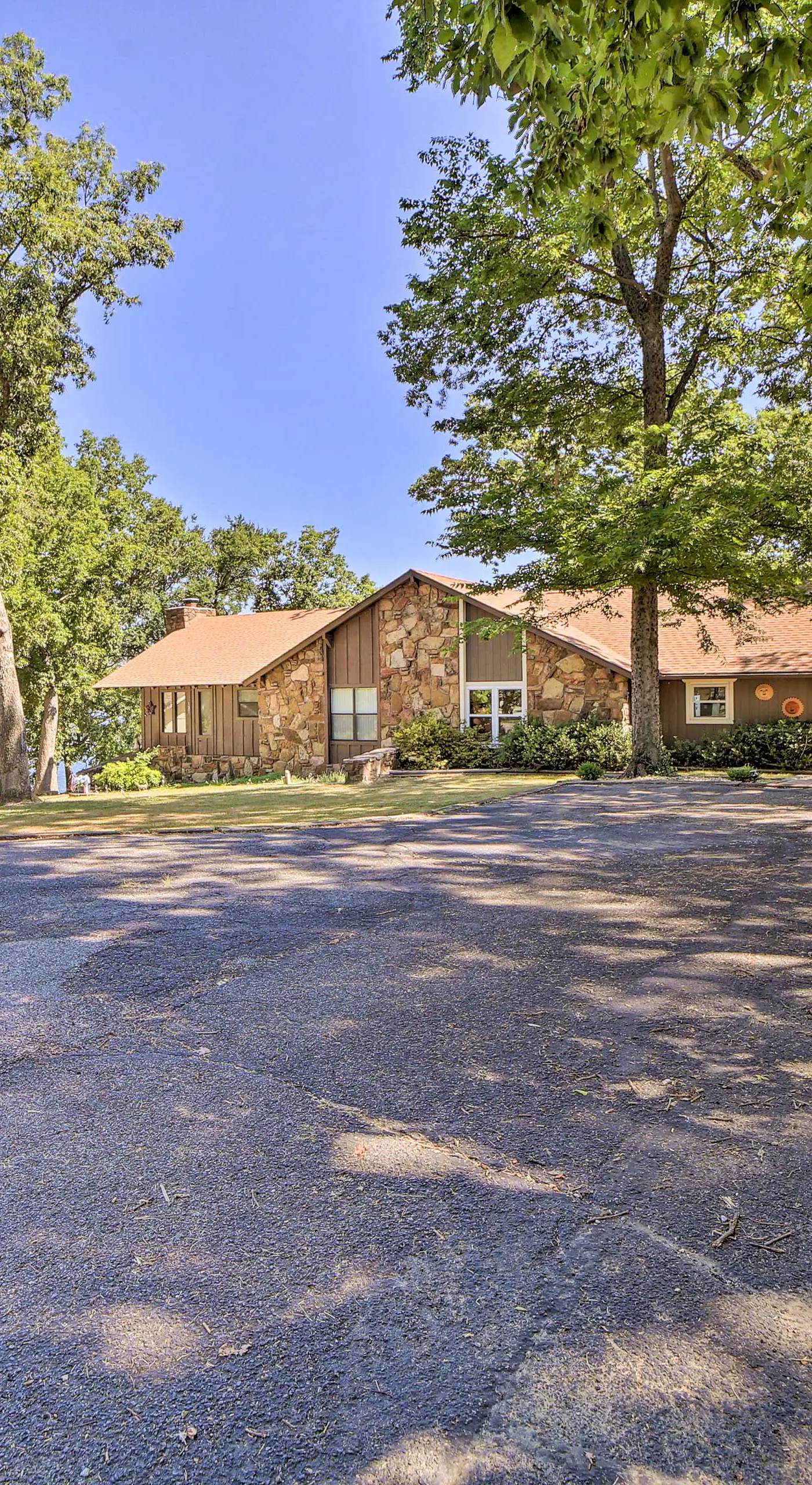 Grand Lake Views + Fire Pit: Monkey Island Home!