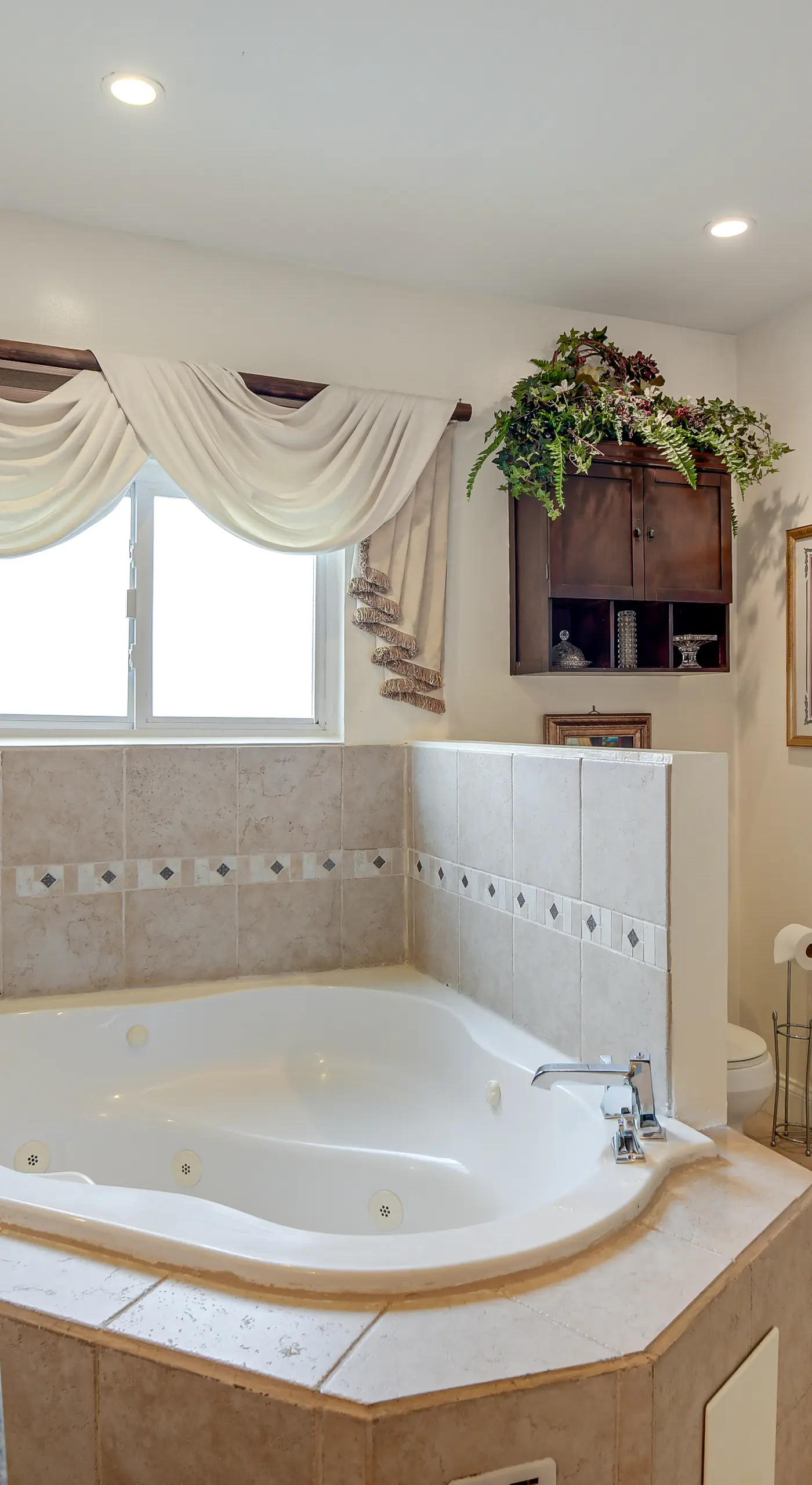 Elegant Upton Rowhouse 2 Mi to Inner Harbor!