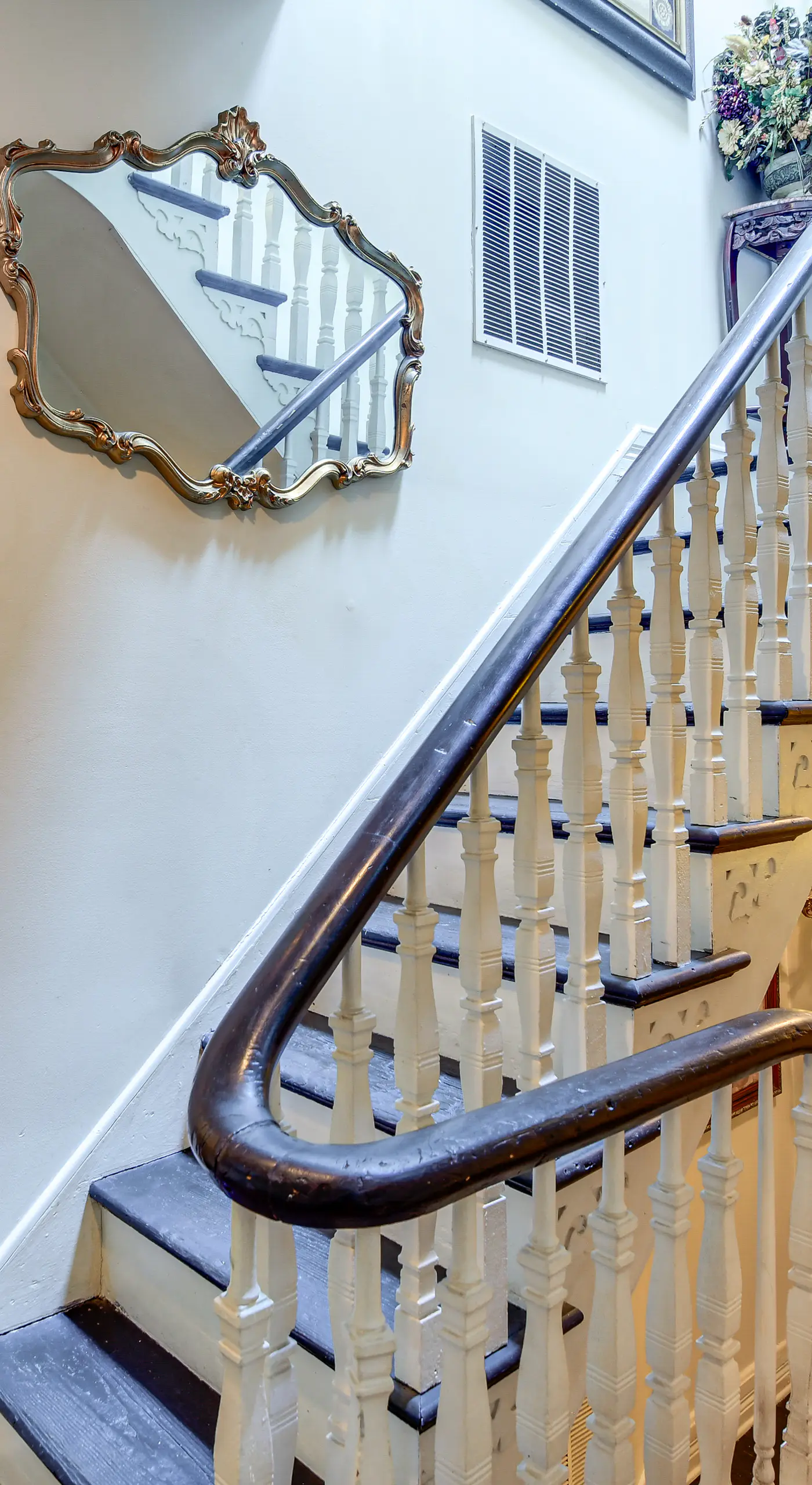 Elegant Upton Rowhouse 2 Mi to Inner Harbor!