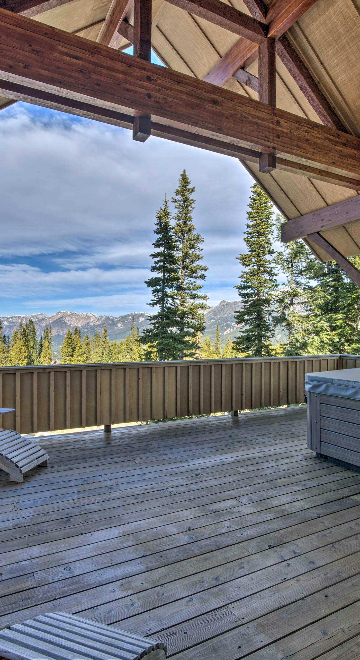 Stunning Ski-In/Ski-Out Penthouse Condo w/ Hot Tub