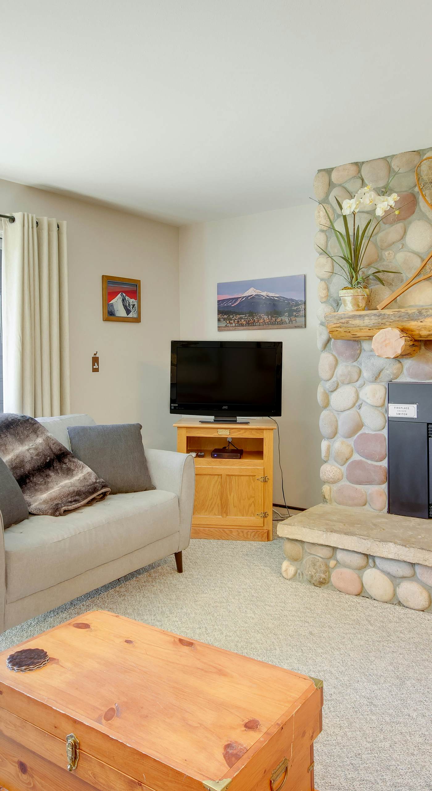 Cozy Condo w/ Balcony - Near Big Sky Resort!