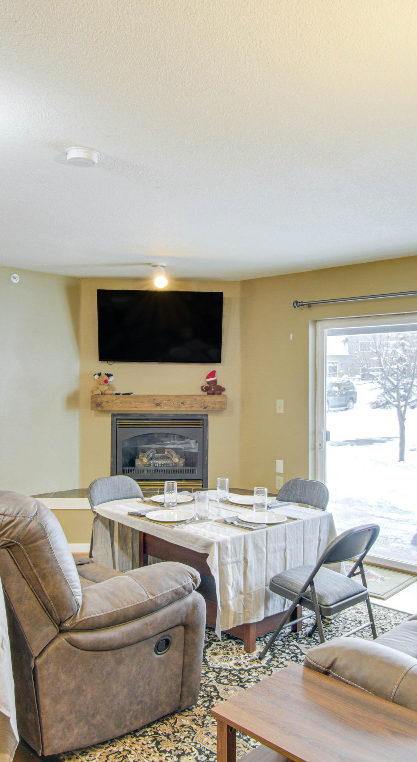 First-Floor Big Sky Condo with Hot Tub!