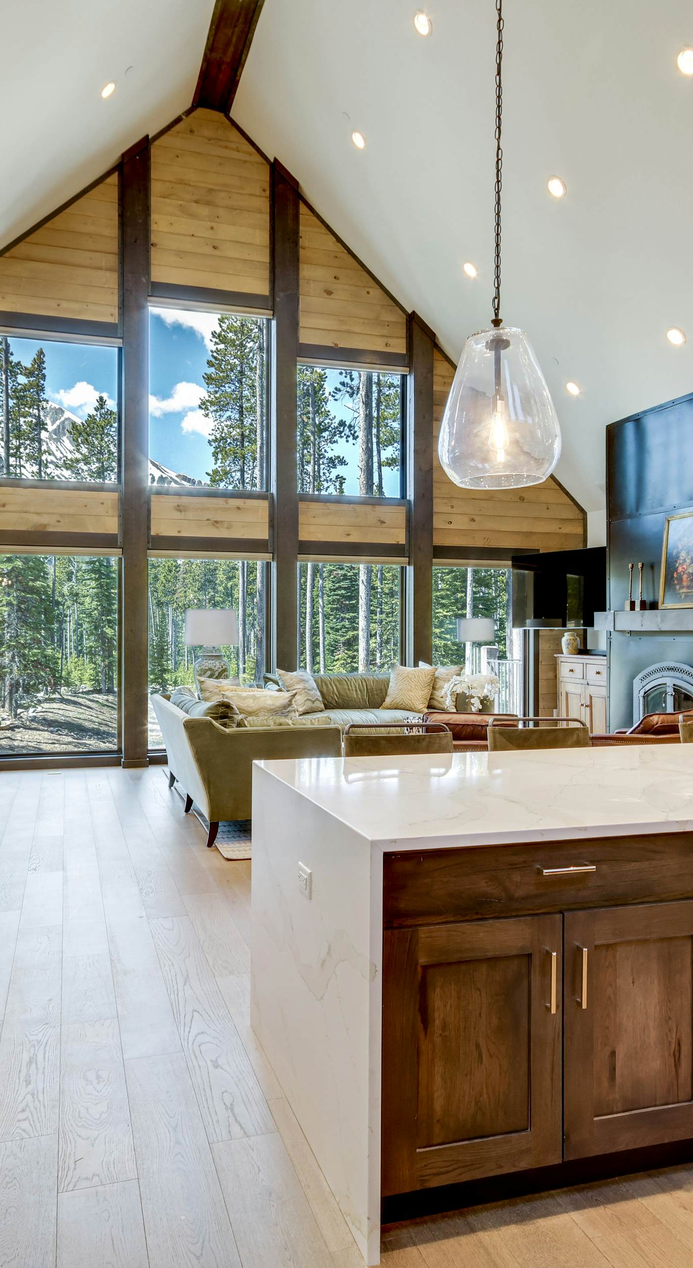 2 Mi to Big Sky Resort: Luxe Mtn-View Retreat!