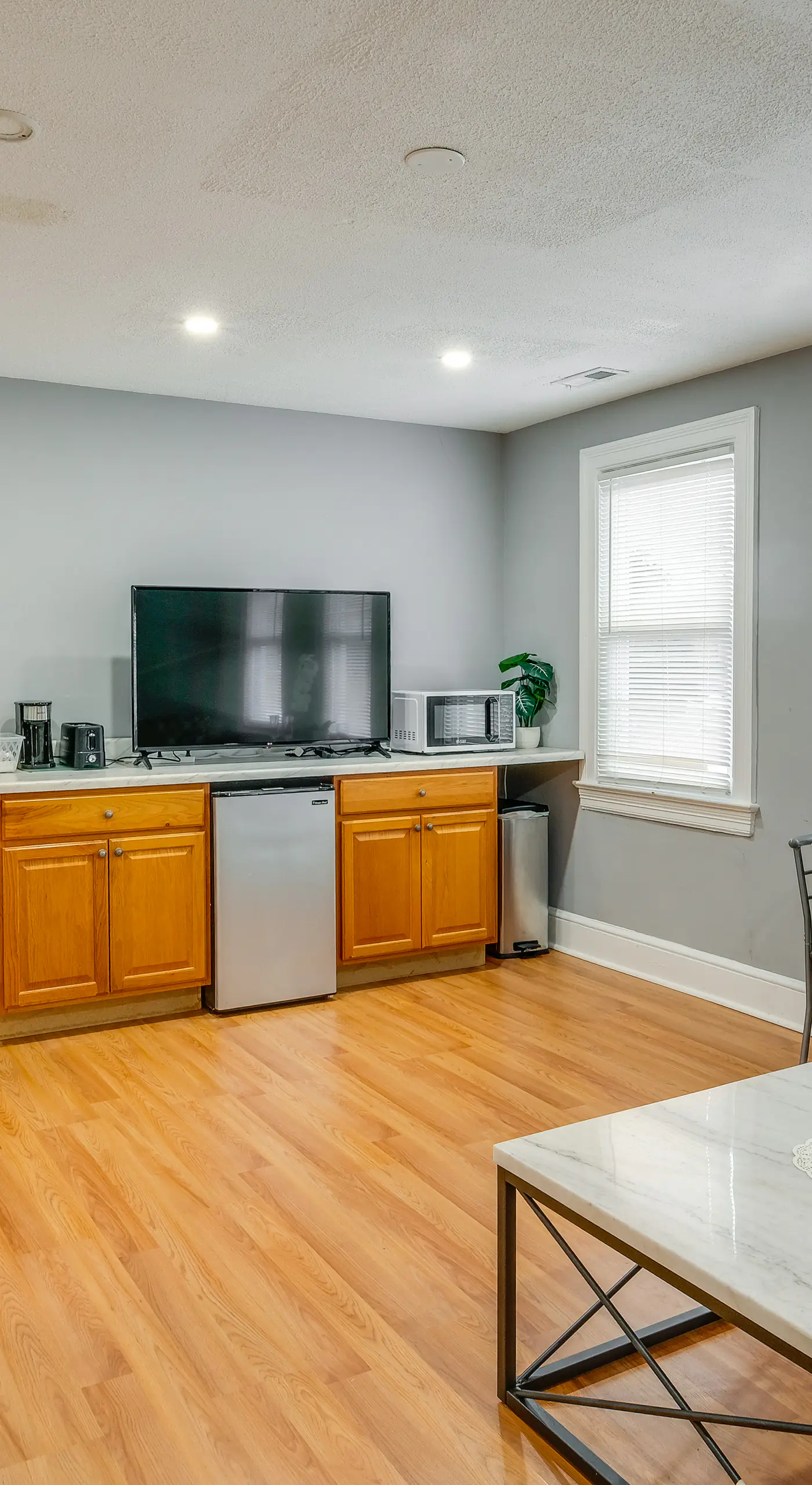 Easy Metro Access: WFH-Friendly Apt 7 Mi to DC!
