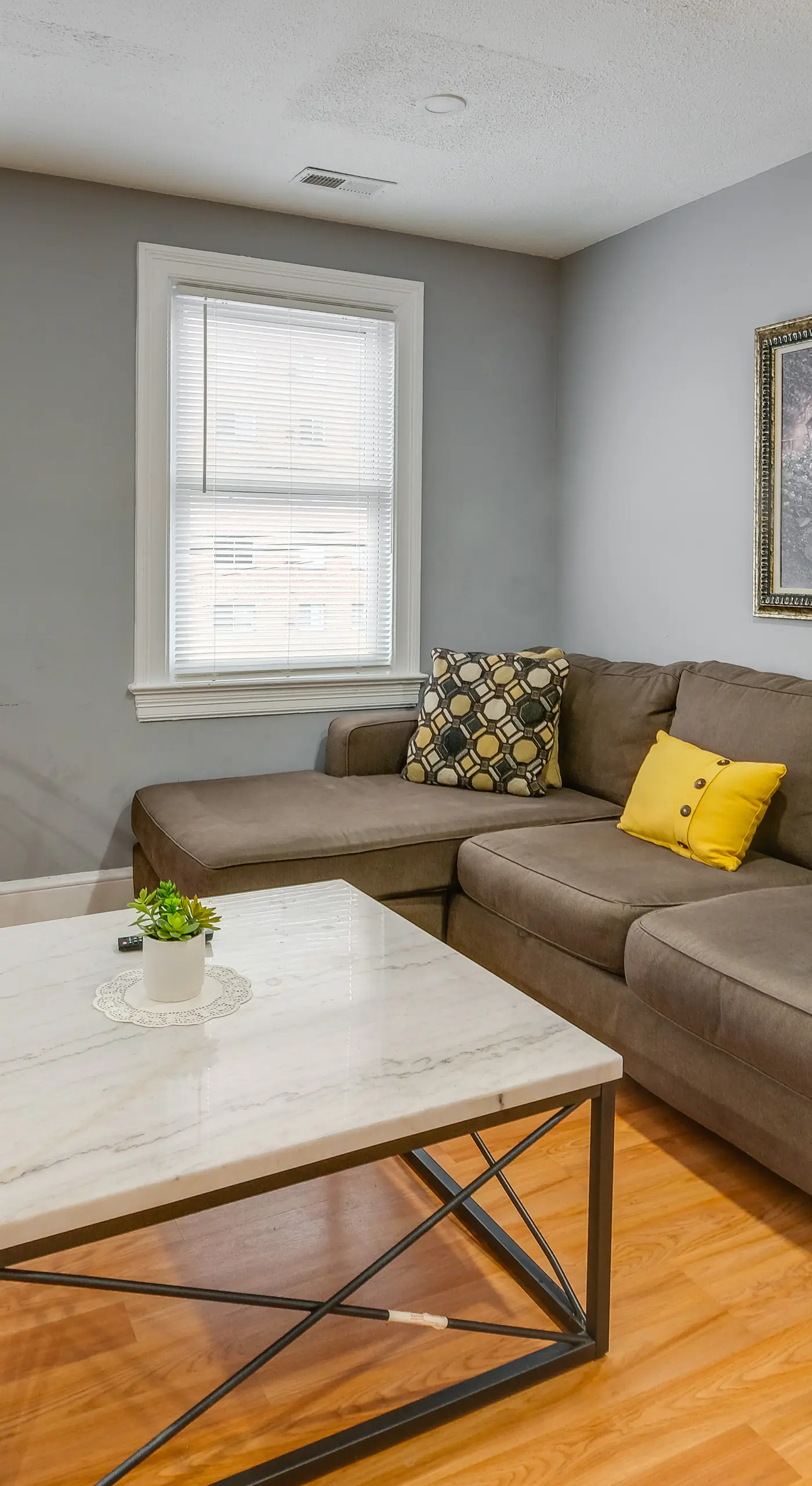 Easy Metro Access: WFH-Friendly Apt 7 Mi to DC!