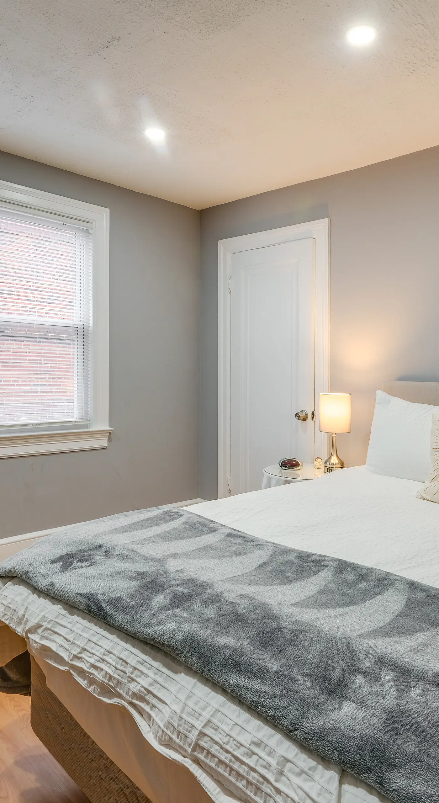 Easy Metro Access: WFH-Friendly Apt 7 Mi to DC!