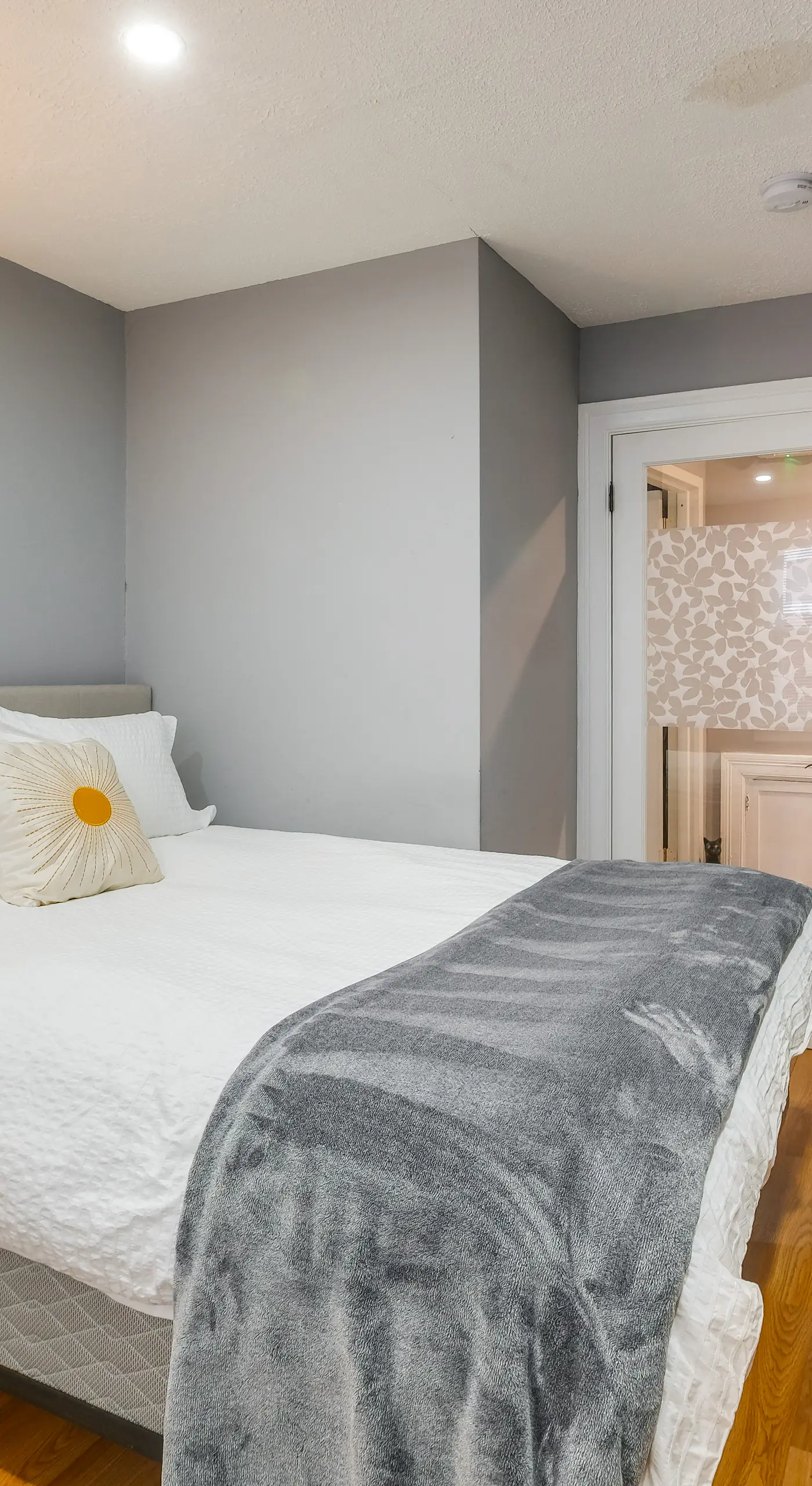 Easy Metro Access: WFH-Friendly Apt 7 Mi to DC!