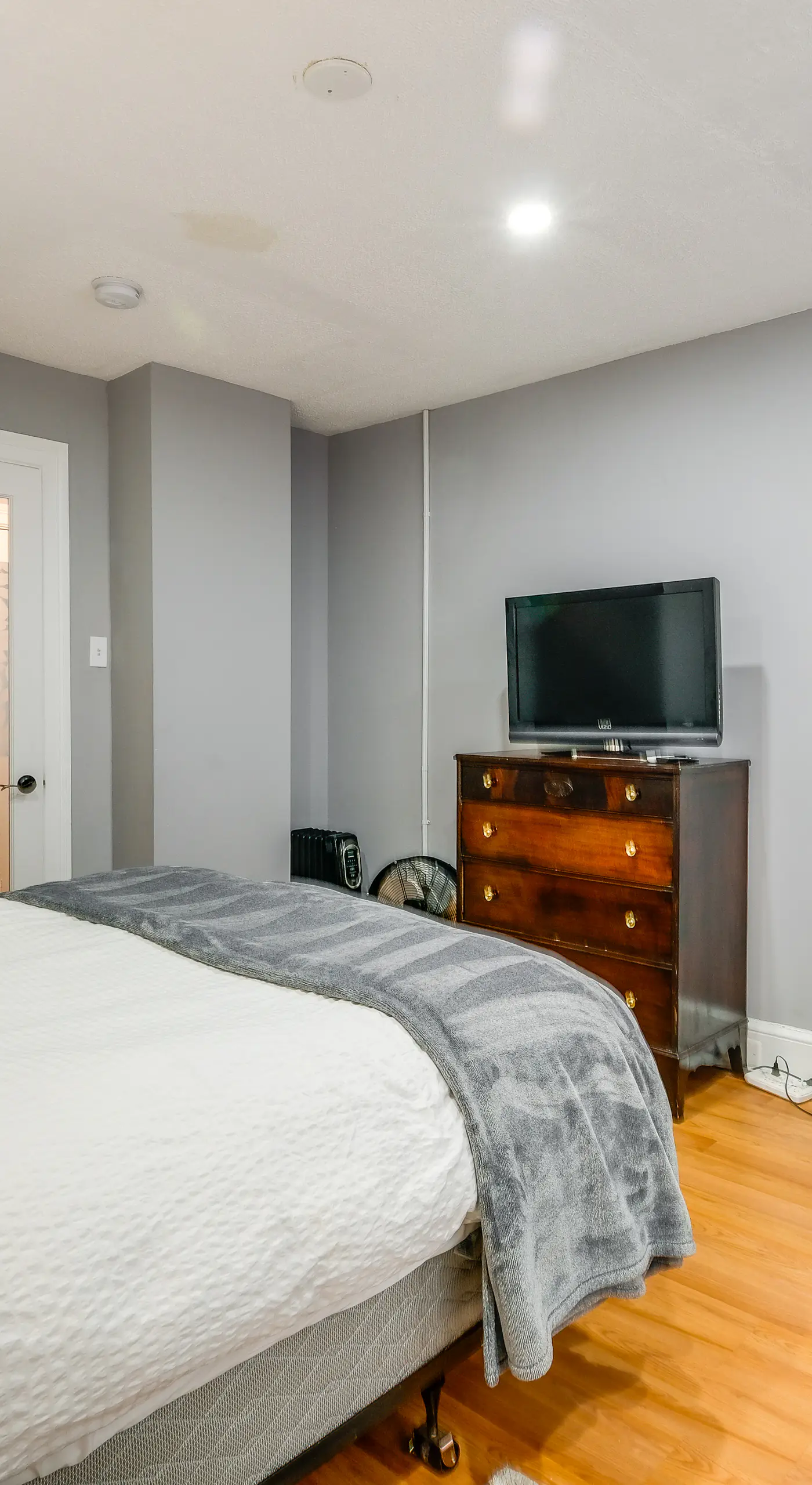 Easy Metro Access: WFH-Friendly Apt 7 Mi to DC!