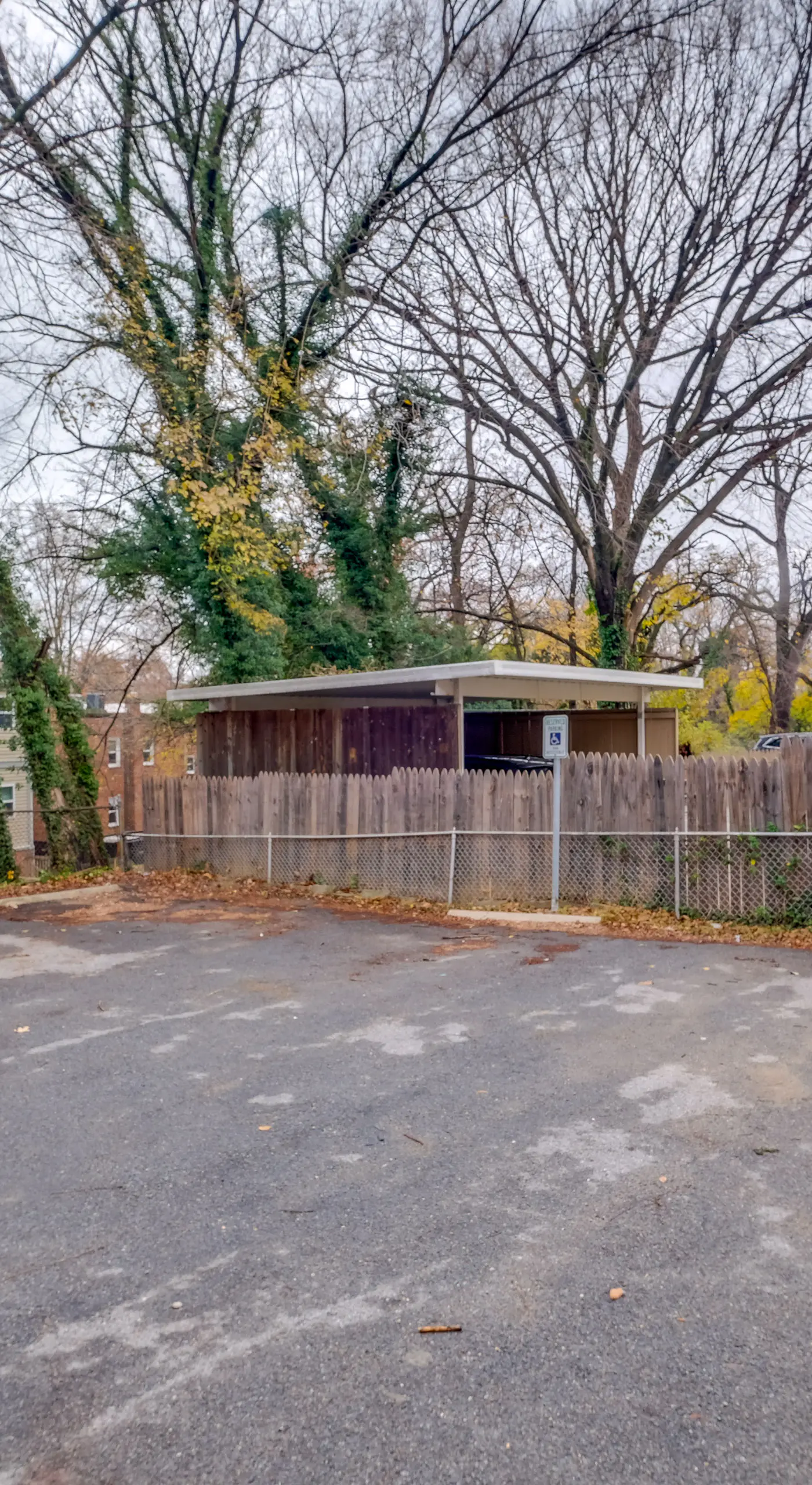 Easy Metro Access: WFH-Friendly Apt 7 Mi to DC!