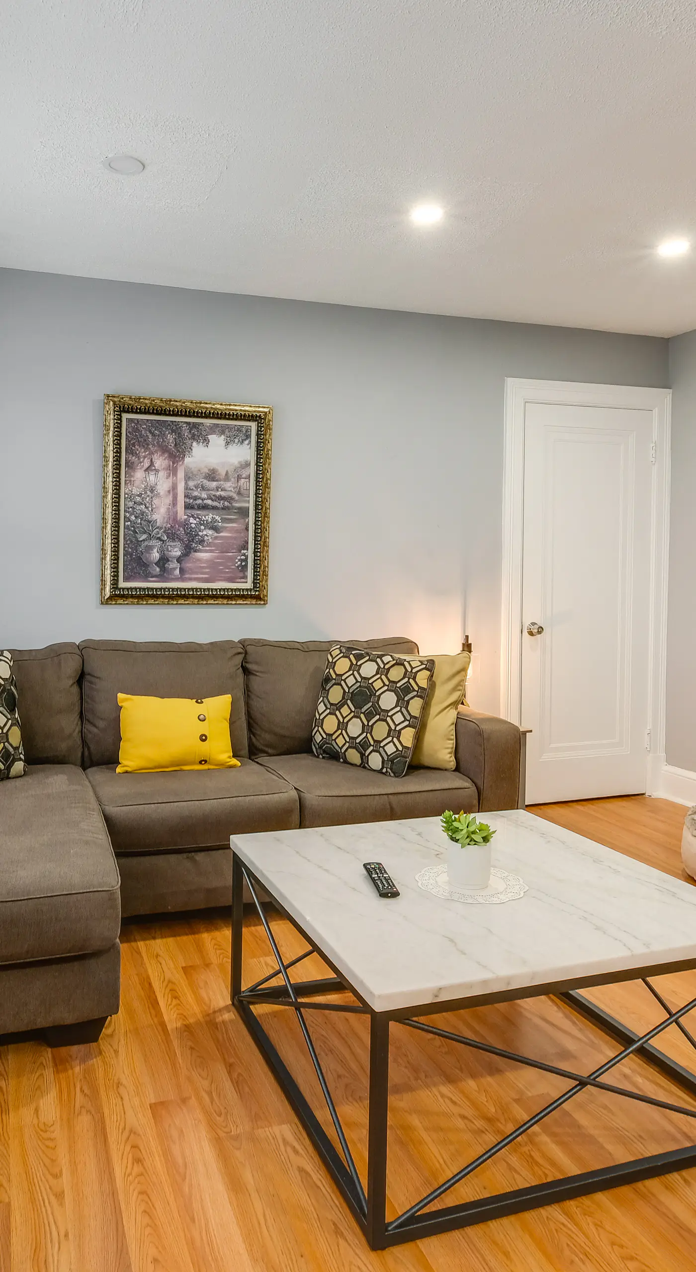 Easy Metro Access: WFH-Friendly Apt 7 Mi to DC!