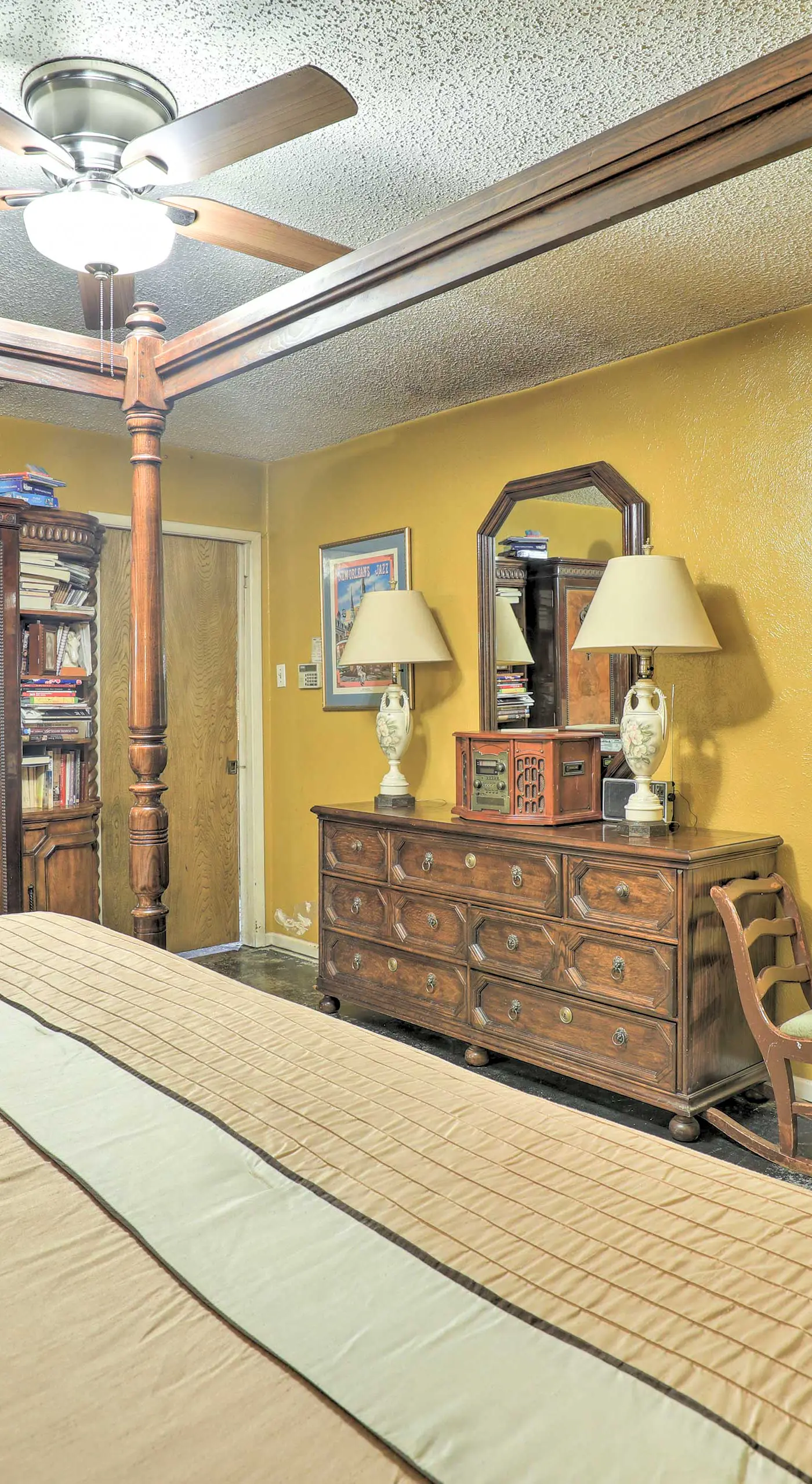9 Mi to AT&T Stadium: Pet-Friendly Escape w/ Deck!