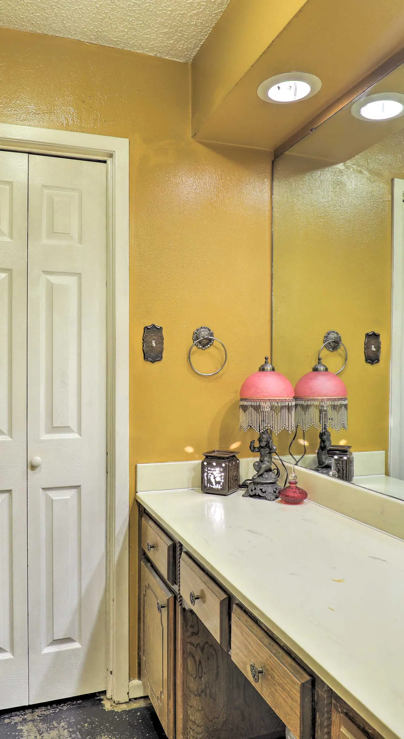 9 Mi to AT&T Stadium: Pet-Friendly Escape w/ Deck!