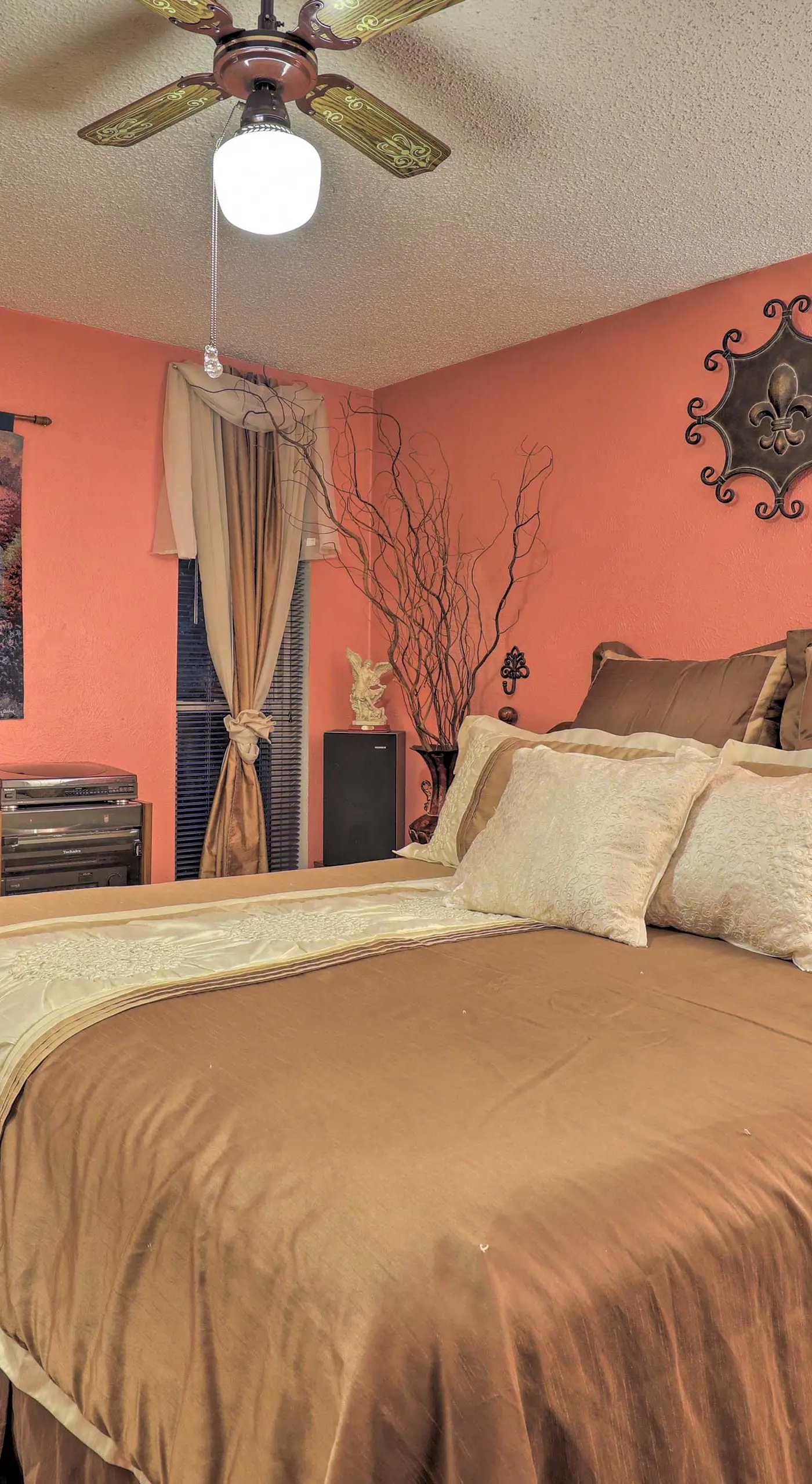 9 Mi to AT&T Stadium: Pet-Friendly Escape w/ Deck!
