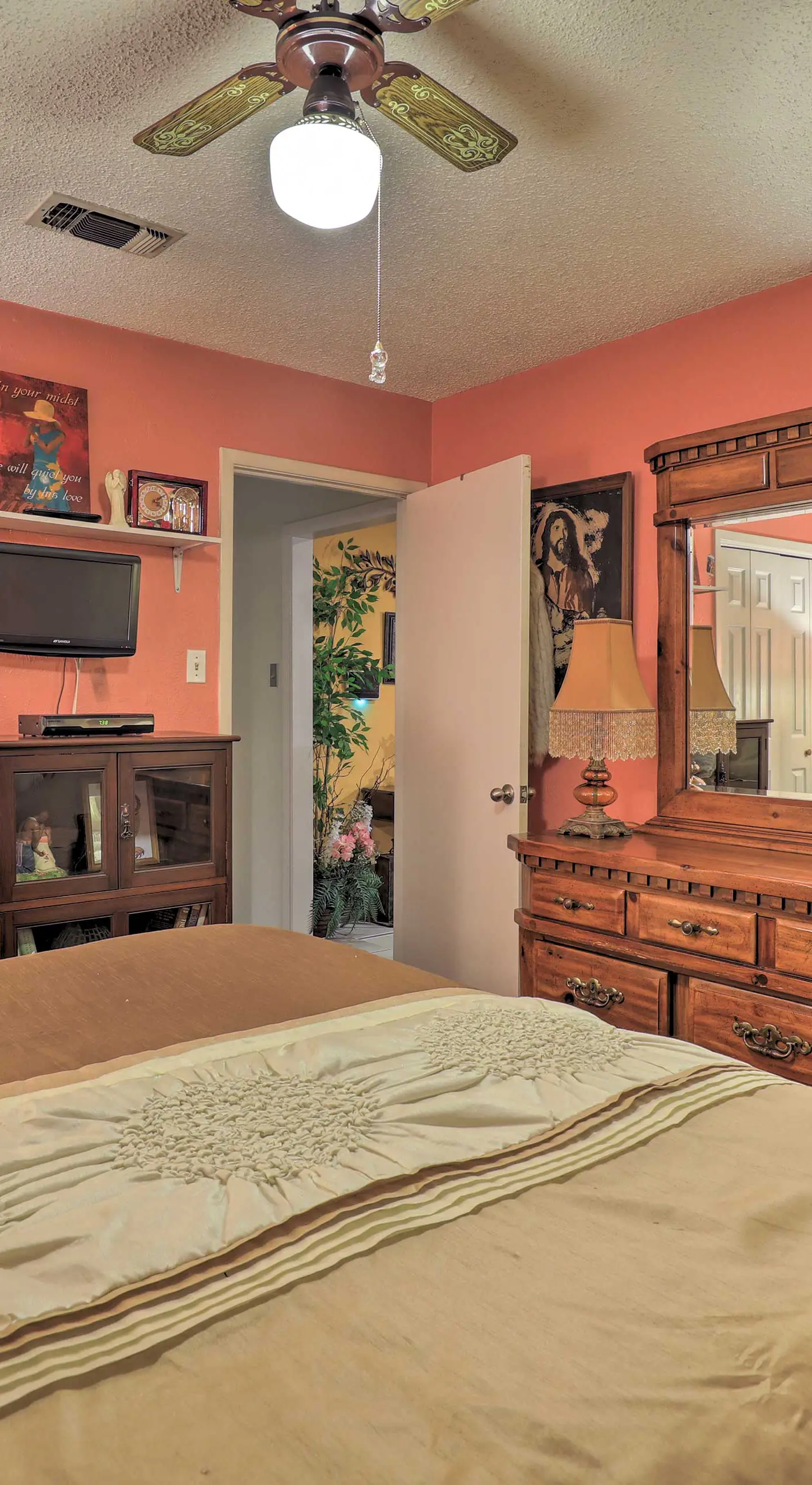 9 Mi to AT&T Stadium: Pet-Friendly Escape w/ Deck!