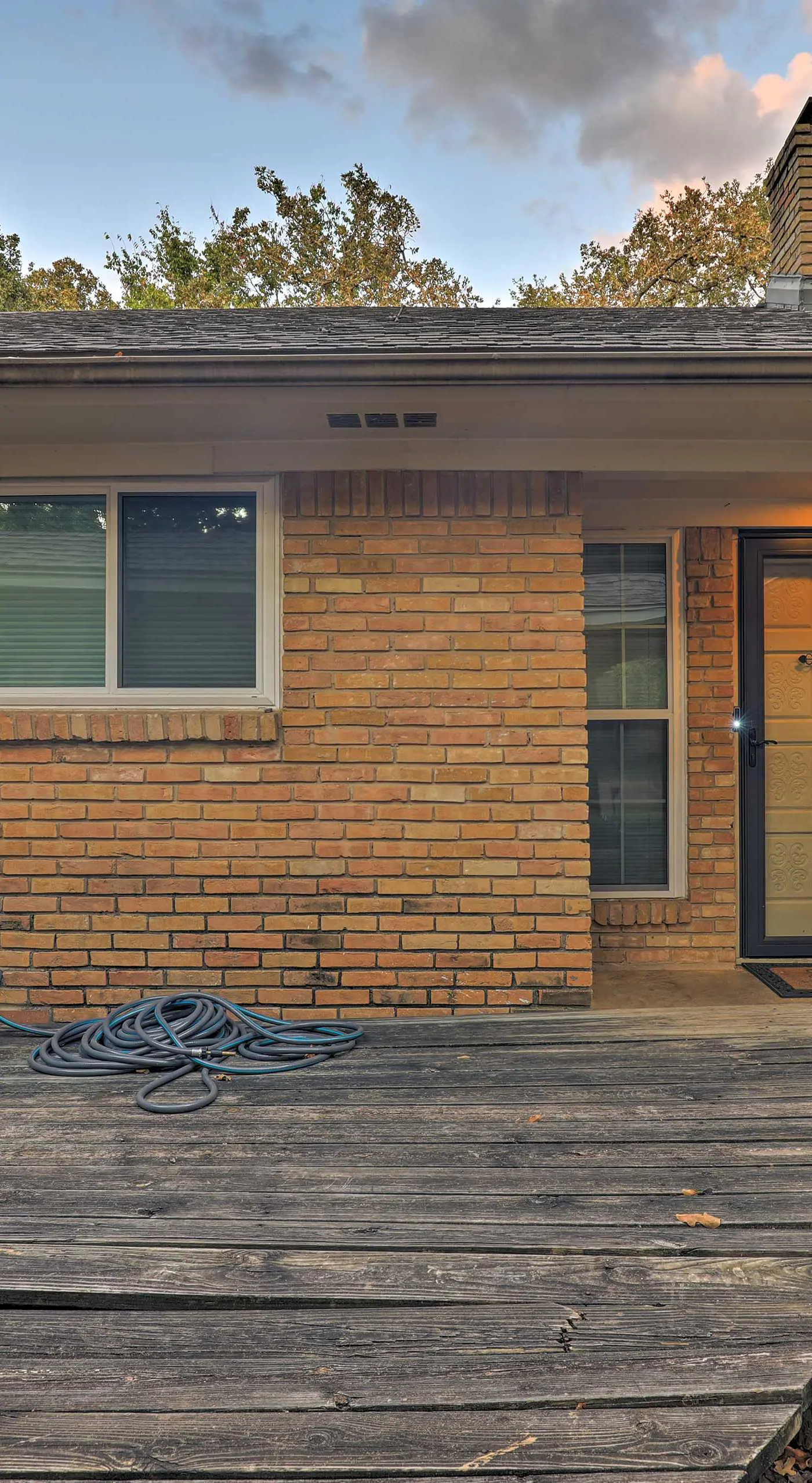 9 Mi to AT&T Stadium: Pet-Friendly Escape w/ Deck!