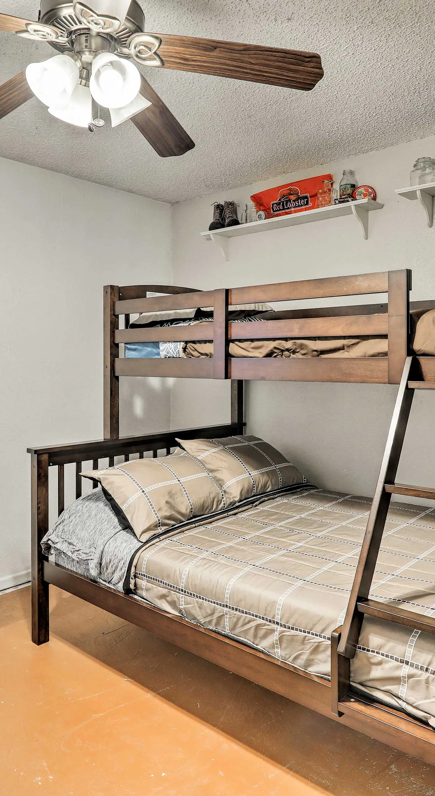 9 Mi to AT&T Stadium: Pet-Friendly Escape w/ Deck!
