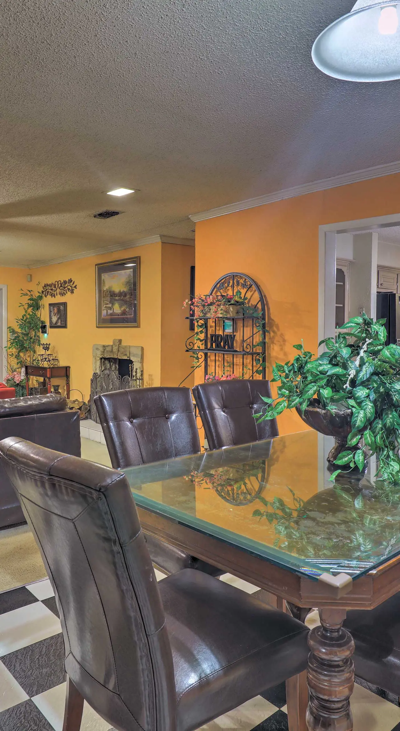 9 Mi to AT&T Stadium: Pet-Friendly Escape w/ Deck!
