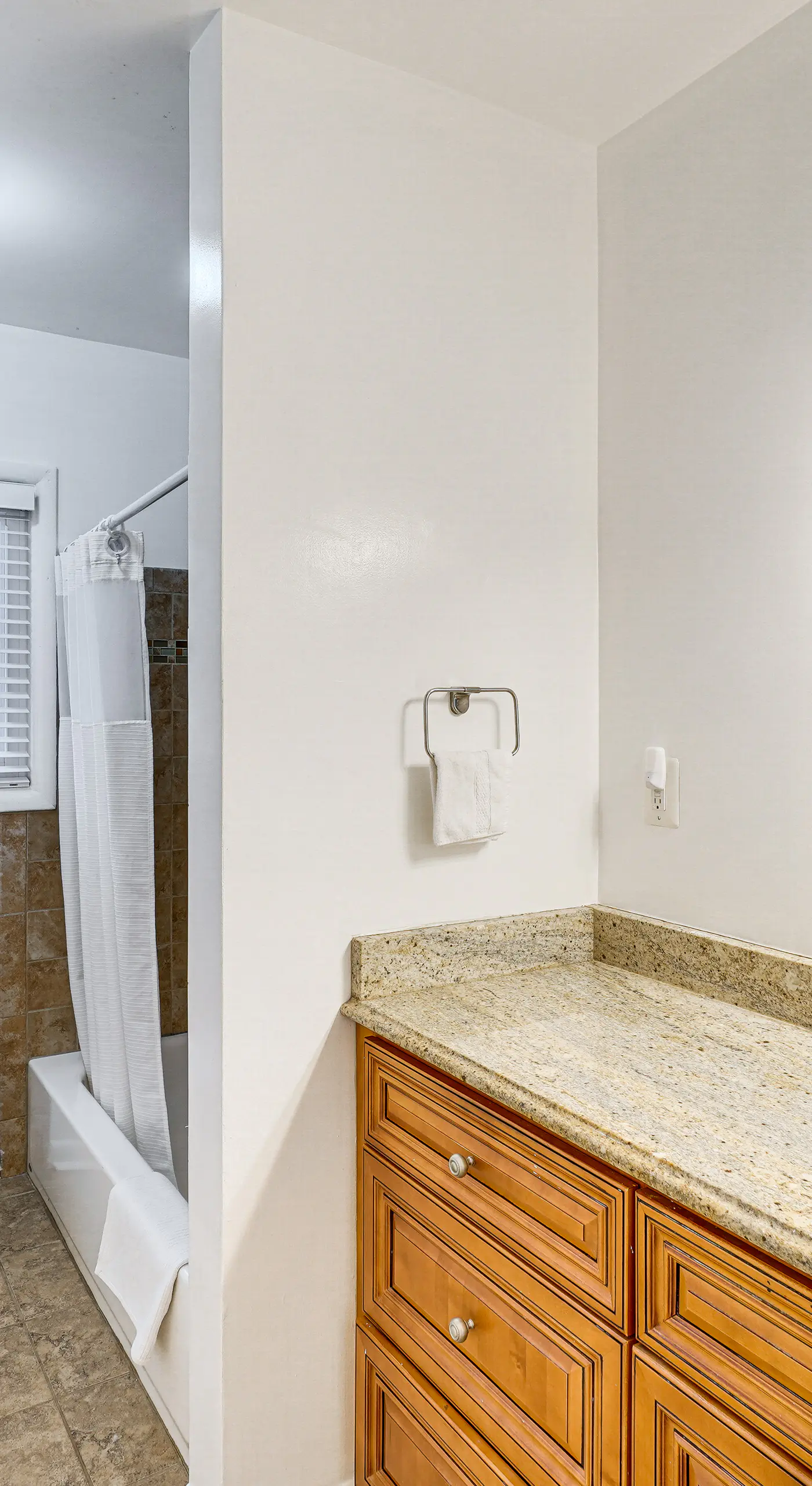 Group Getaway! Modern Silver Spring Home w/ Yard