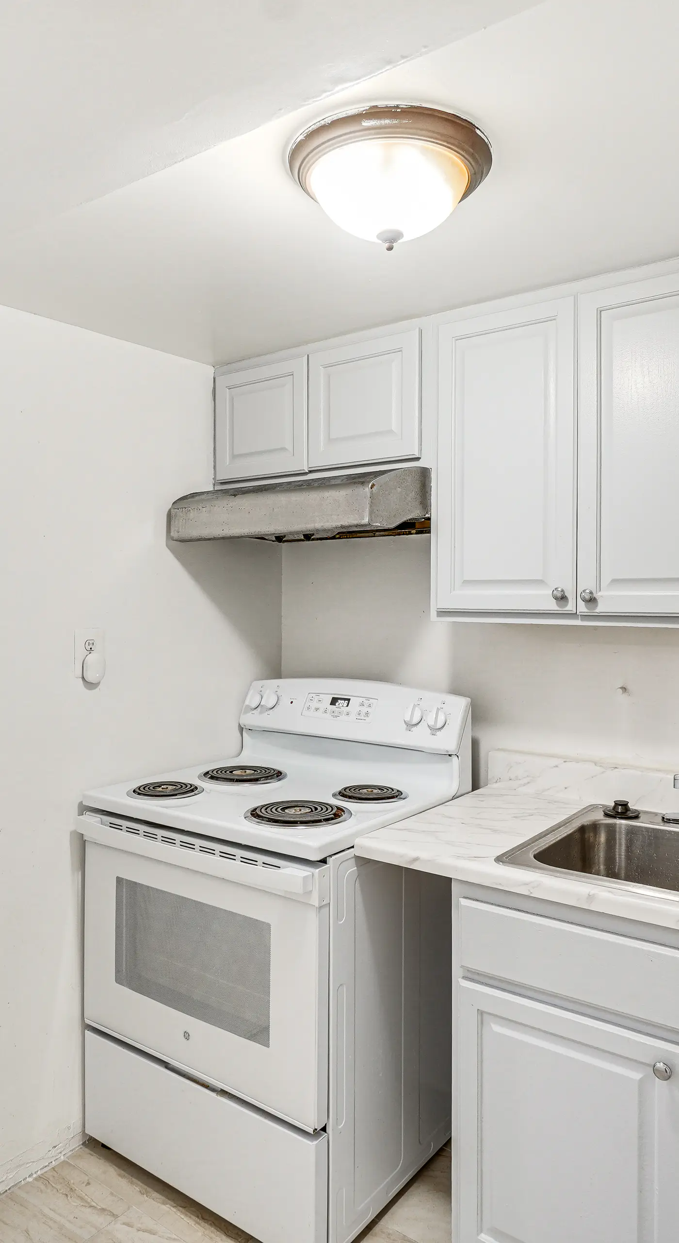 Group Getaway! Modern Silver Spring Home w/ Yard