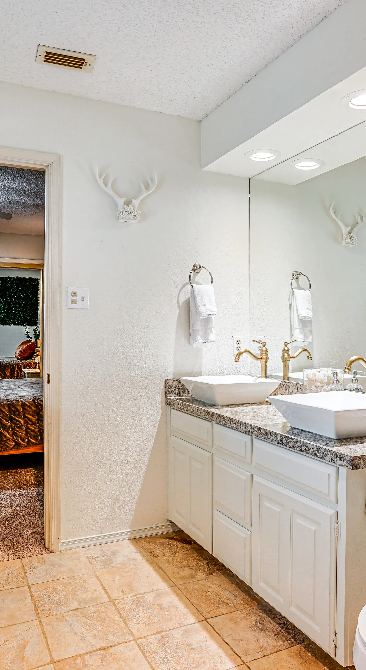 4 Mi to AT&T Stadium: Fort Worth Townhome!