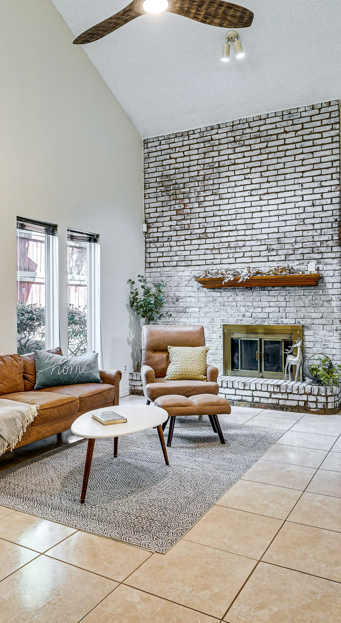 4 Mi to AT&T Stadium: Fort Worth Townhome!