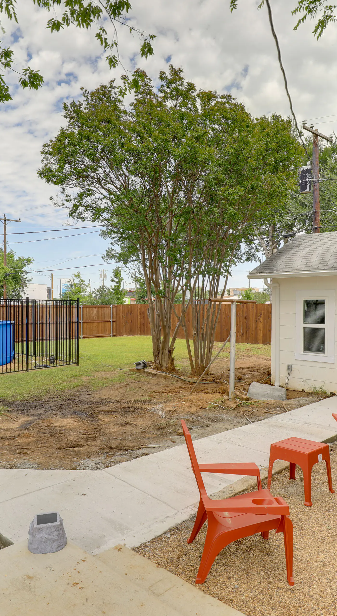 1 Block to Dallas Stadium! Home w/ Hot Tub!