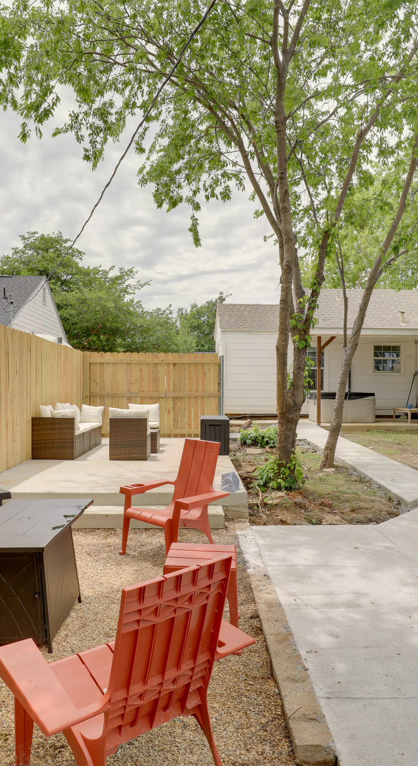 1 Block to Dallas Stadium! Home w/ Hot Tub!