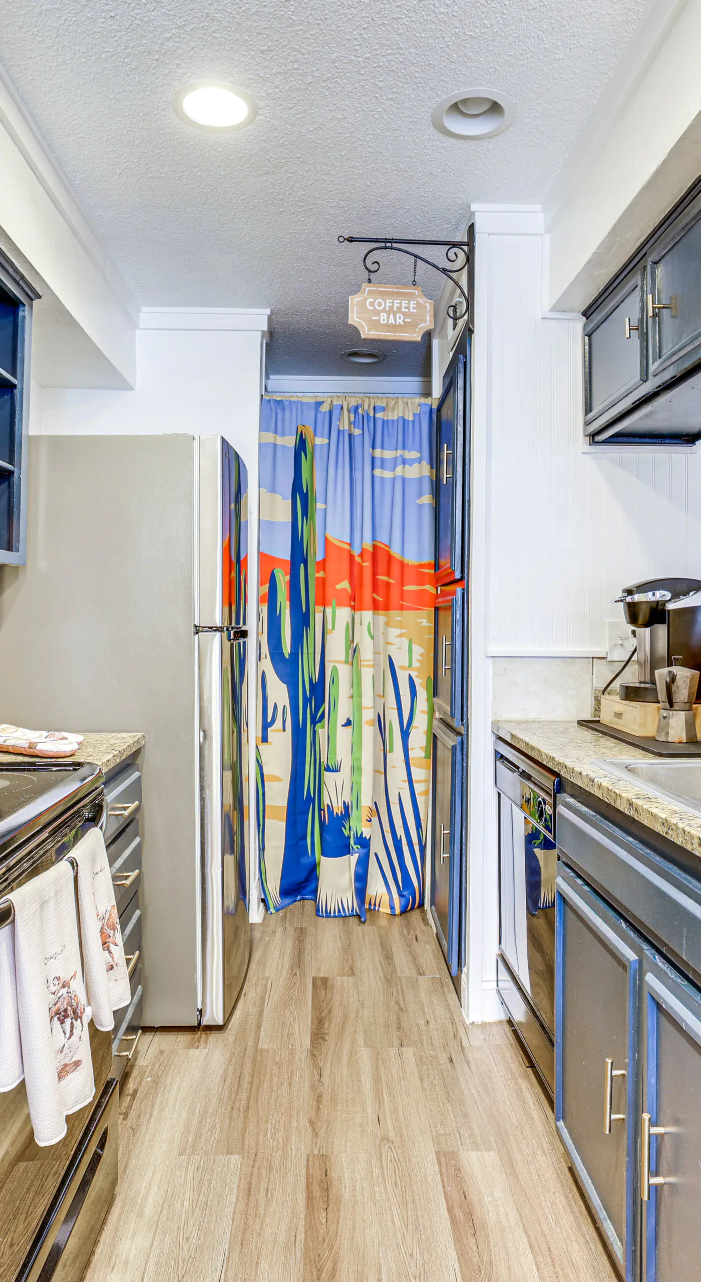 6 Mi to AT&T Stadium! Texan-Themed Townhome