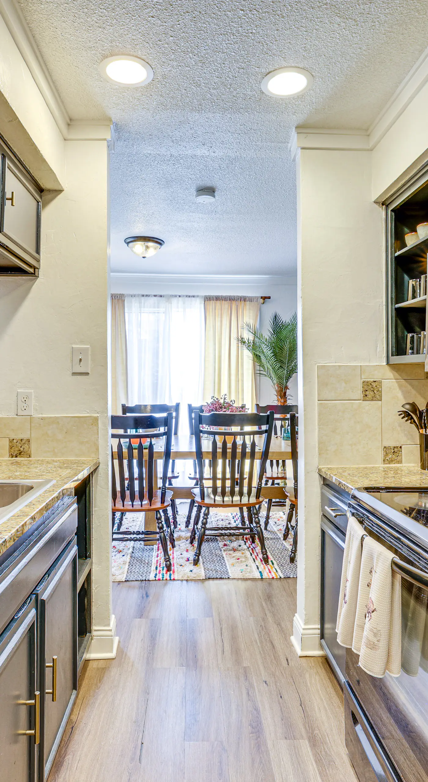 6 Mi to AT&T Stadium! Texan-Themed Townhome