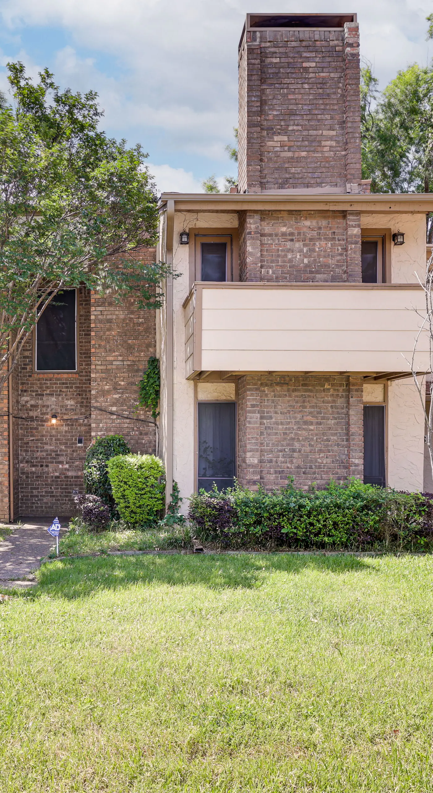 6 Mi to AT&T Stadium! Texan-Themed Townhome