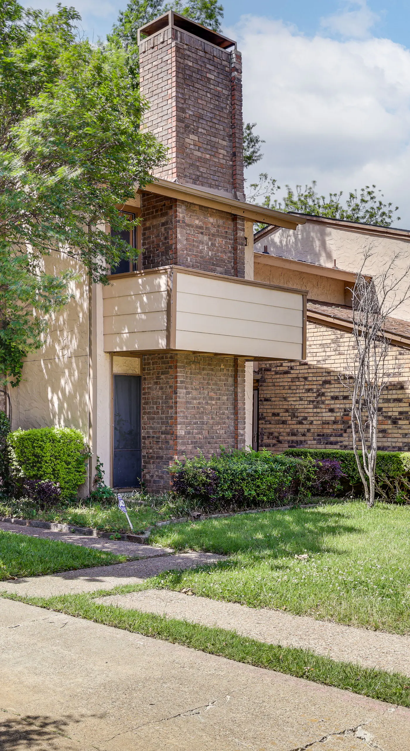 6 Mi to AT&T Stadium! Texan-Themed Townhome